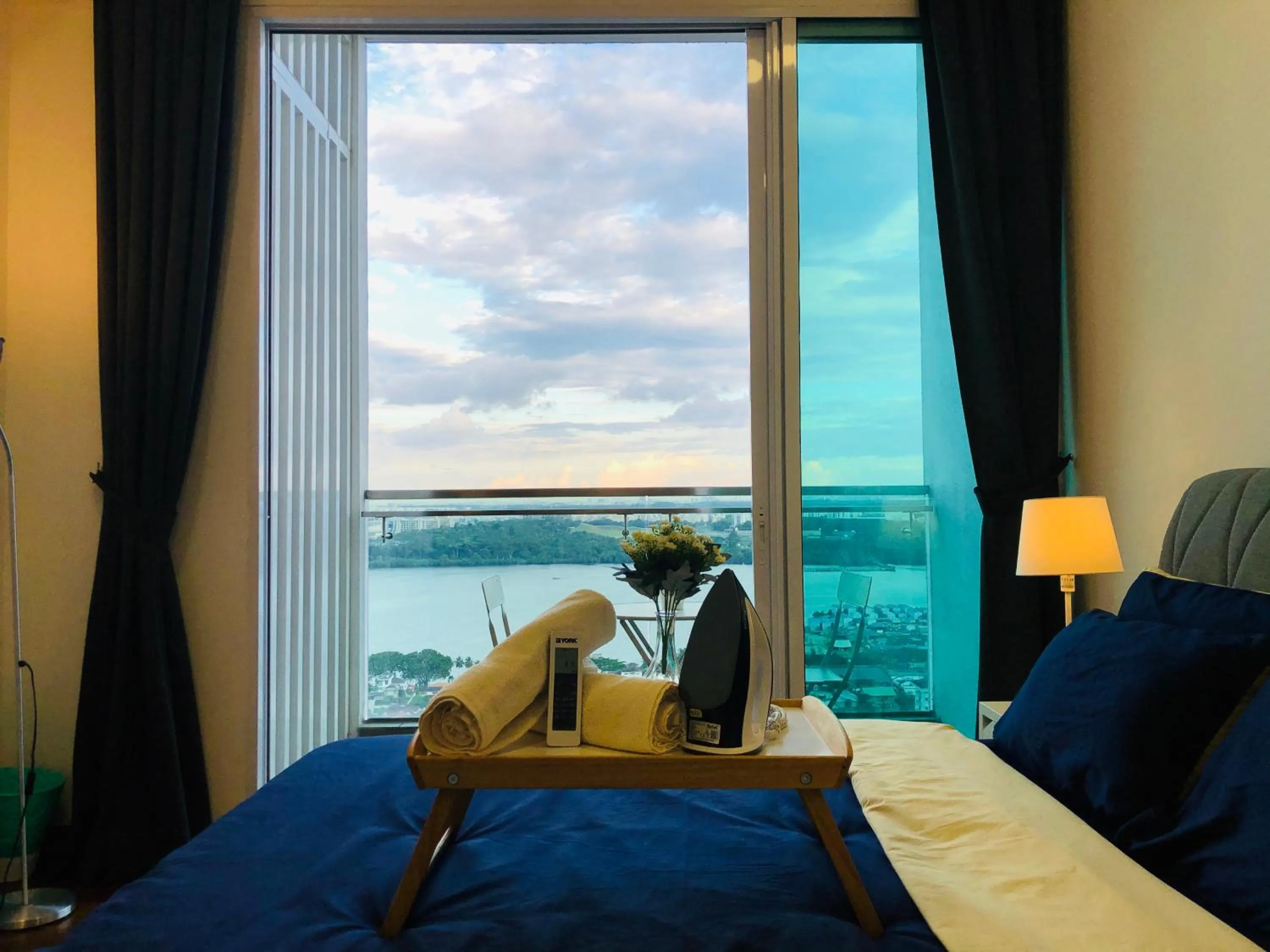 Bed in Paragon Suite Homestay by Antlerzone