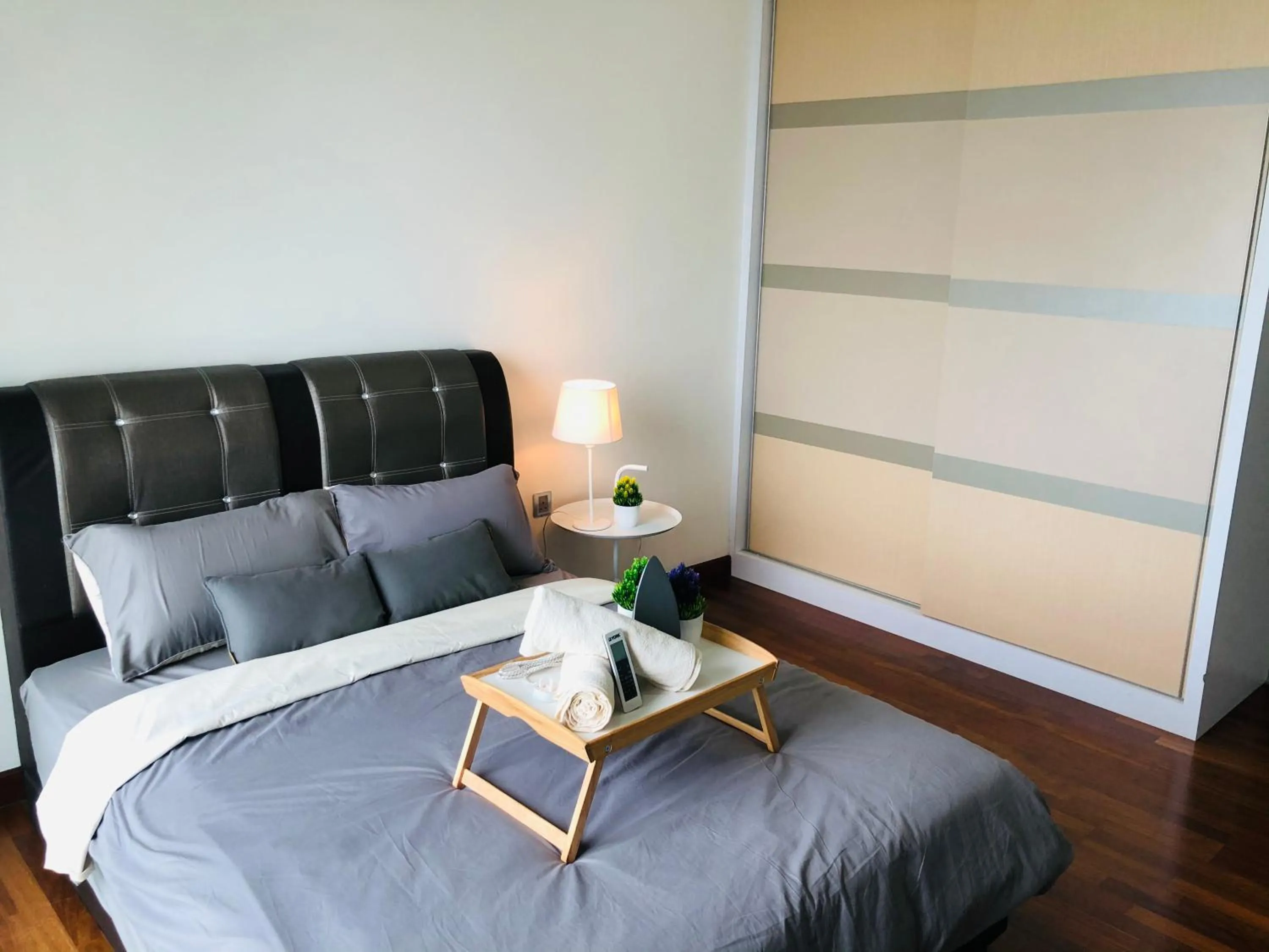 Bed in Paragon Suite Homestay by Antlerzone