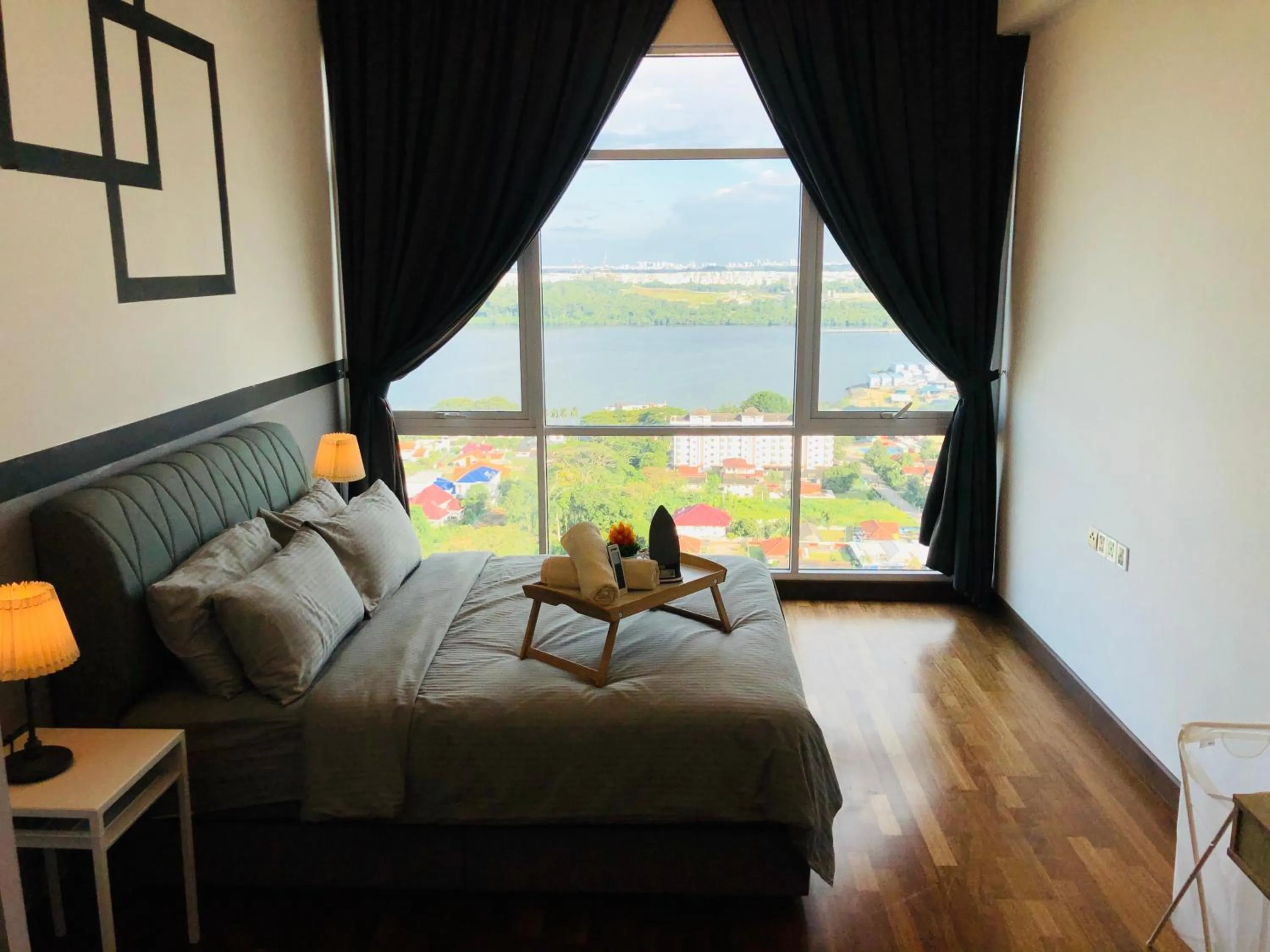 Bed in Paragon Suite Homestay by Antlerzone