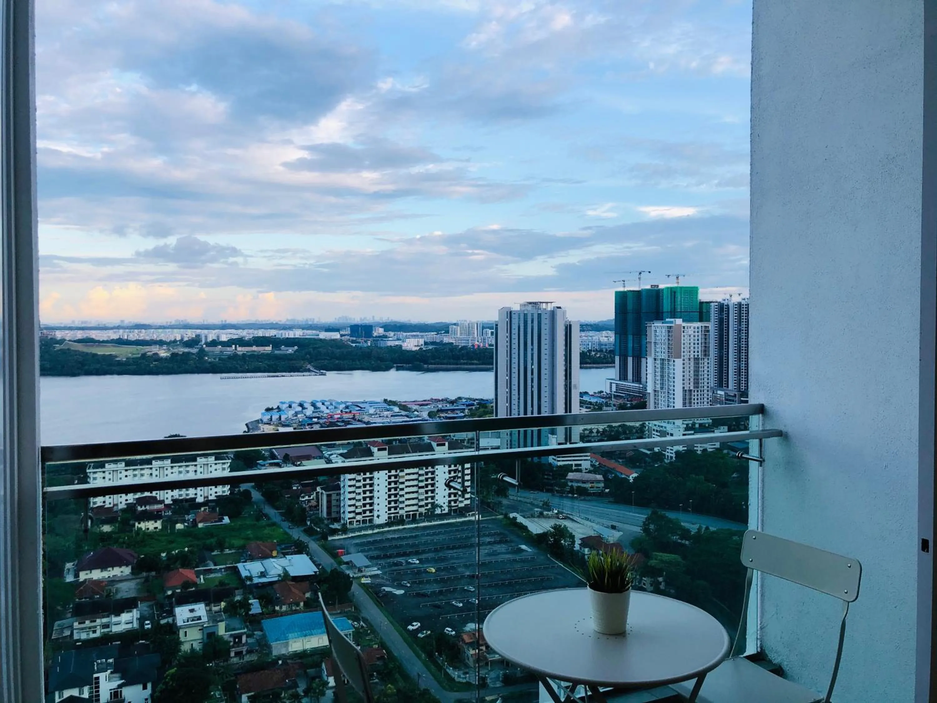City view in Paragon Suite Homestay by Antlerzone