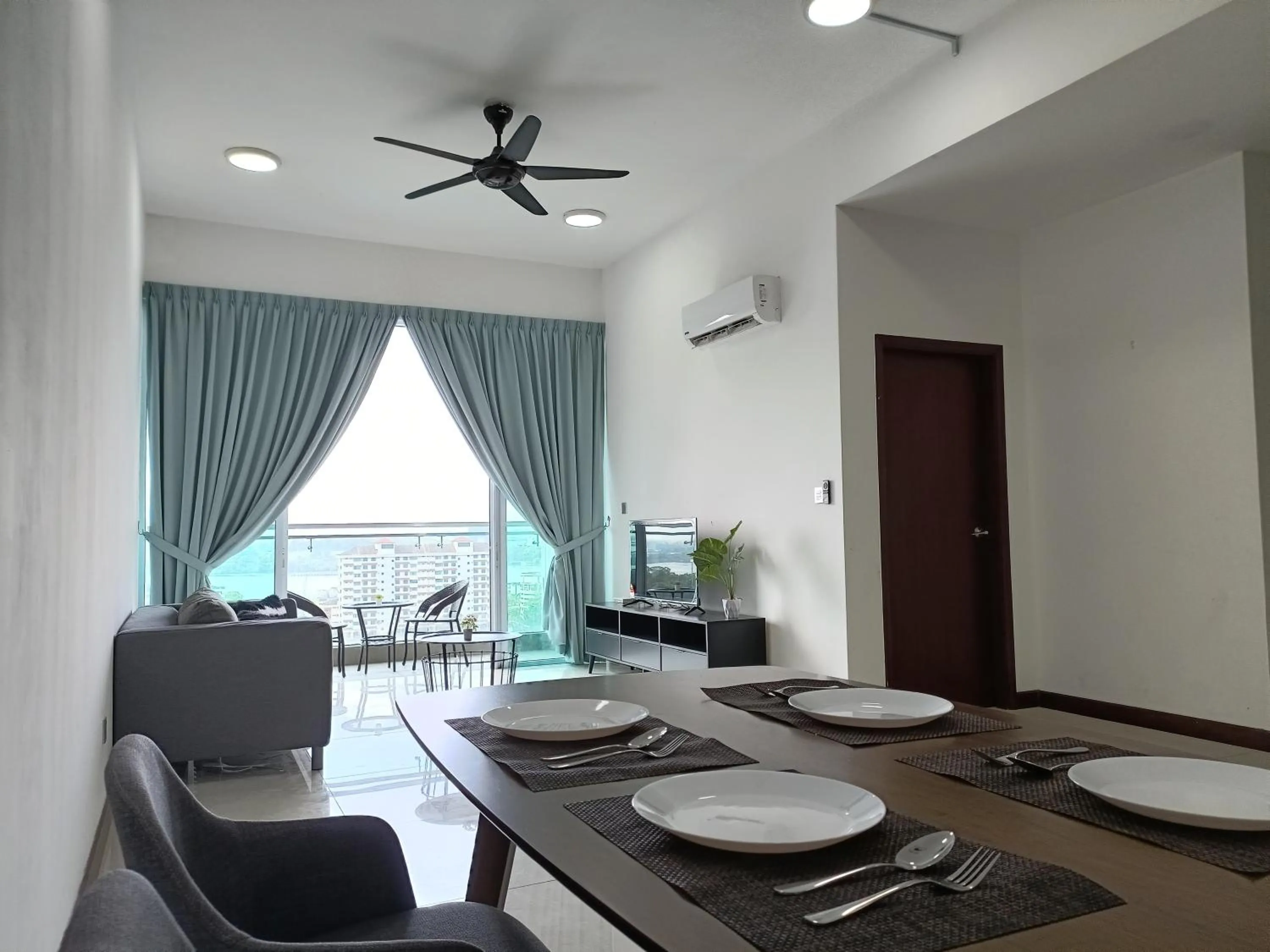 Dining area in Paragon Suite Homestay by Antlerzone