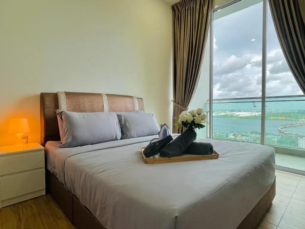 Bed in Paragon Suite Homestay by Antlerzone