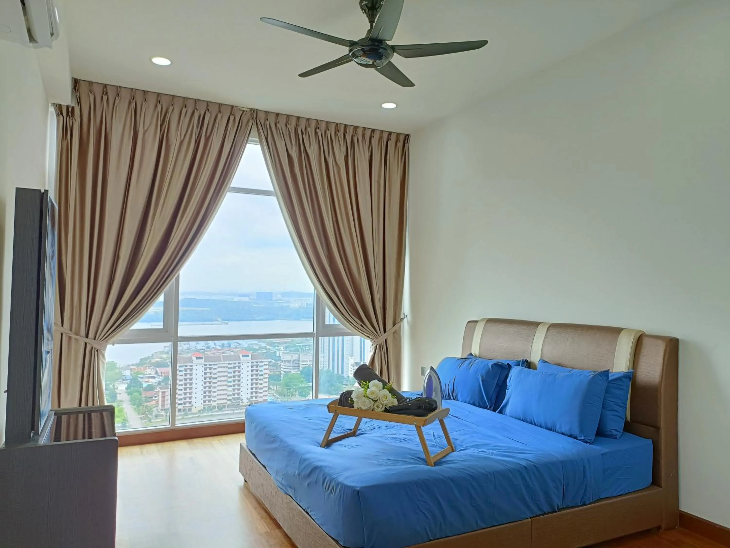 Bed in Paragon Suite Homestay by Antlerzone