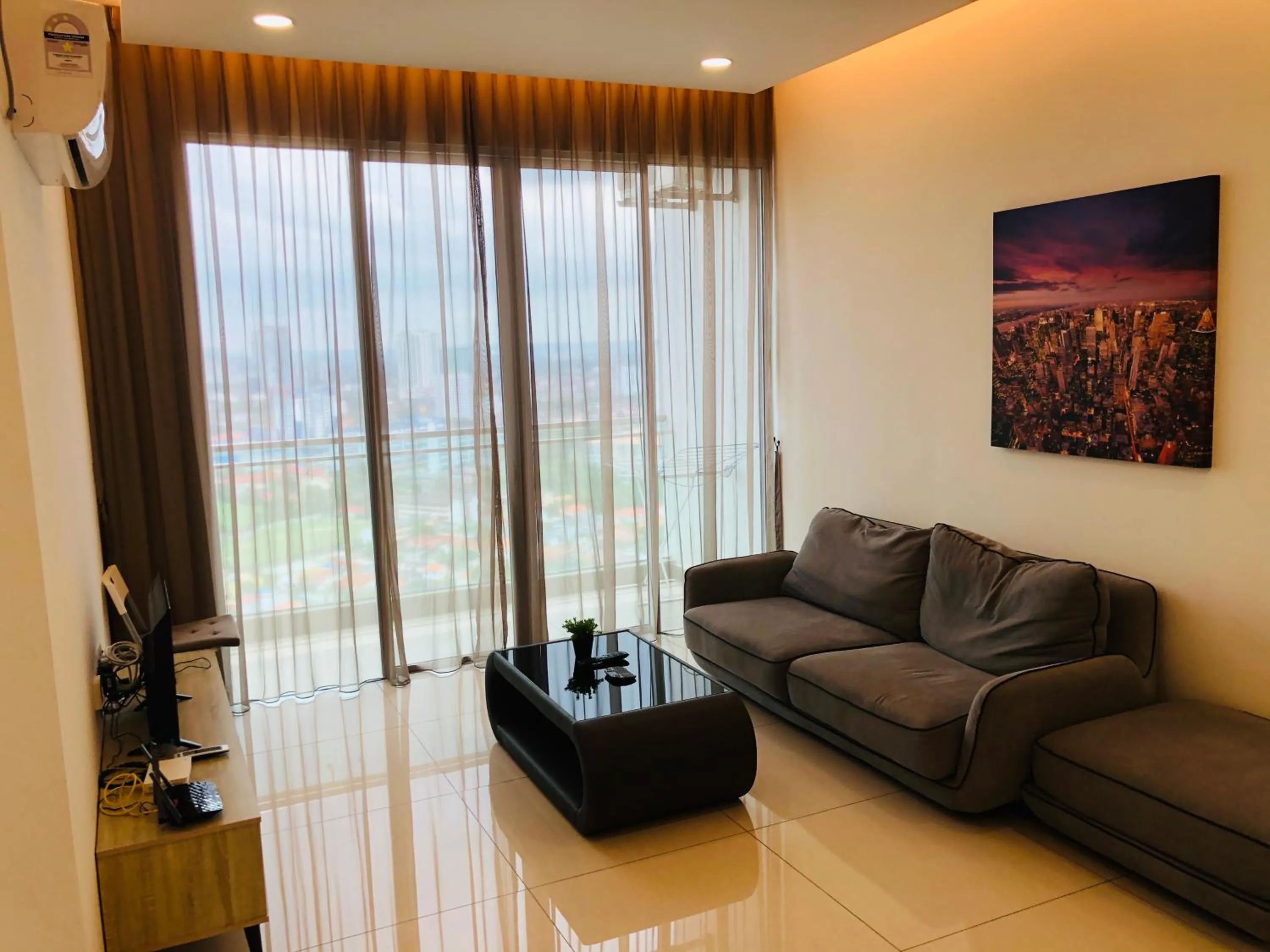 Living room in Paragon Suite Homestay by Antlerzone