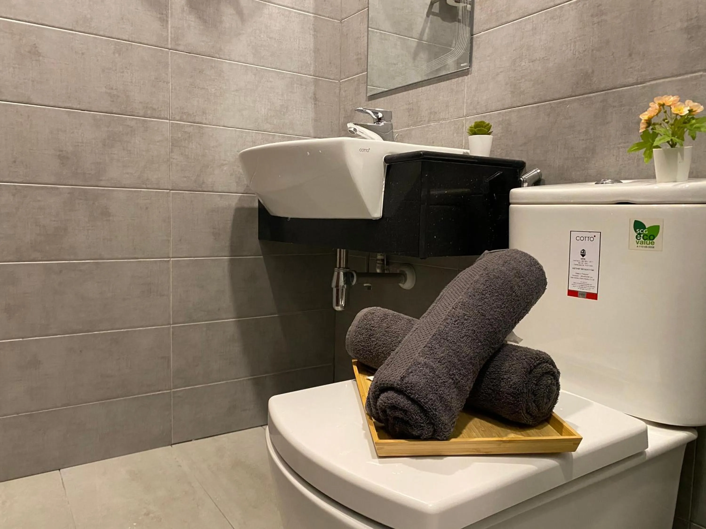 Bathroom in Paragon Suite Homestay by Antlerzone