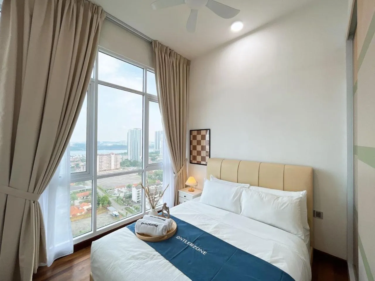 Bed in Paragon Suite Homestay by Antlerzone