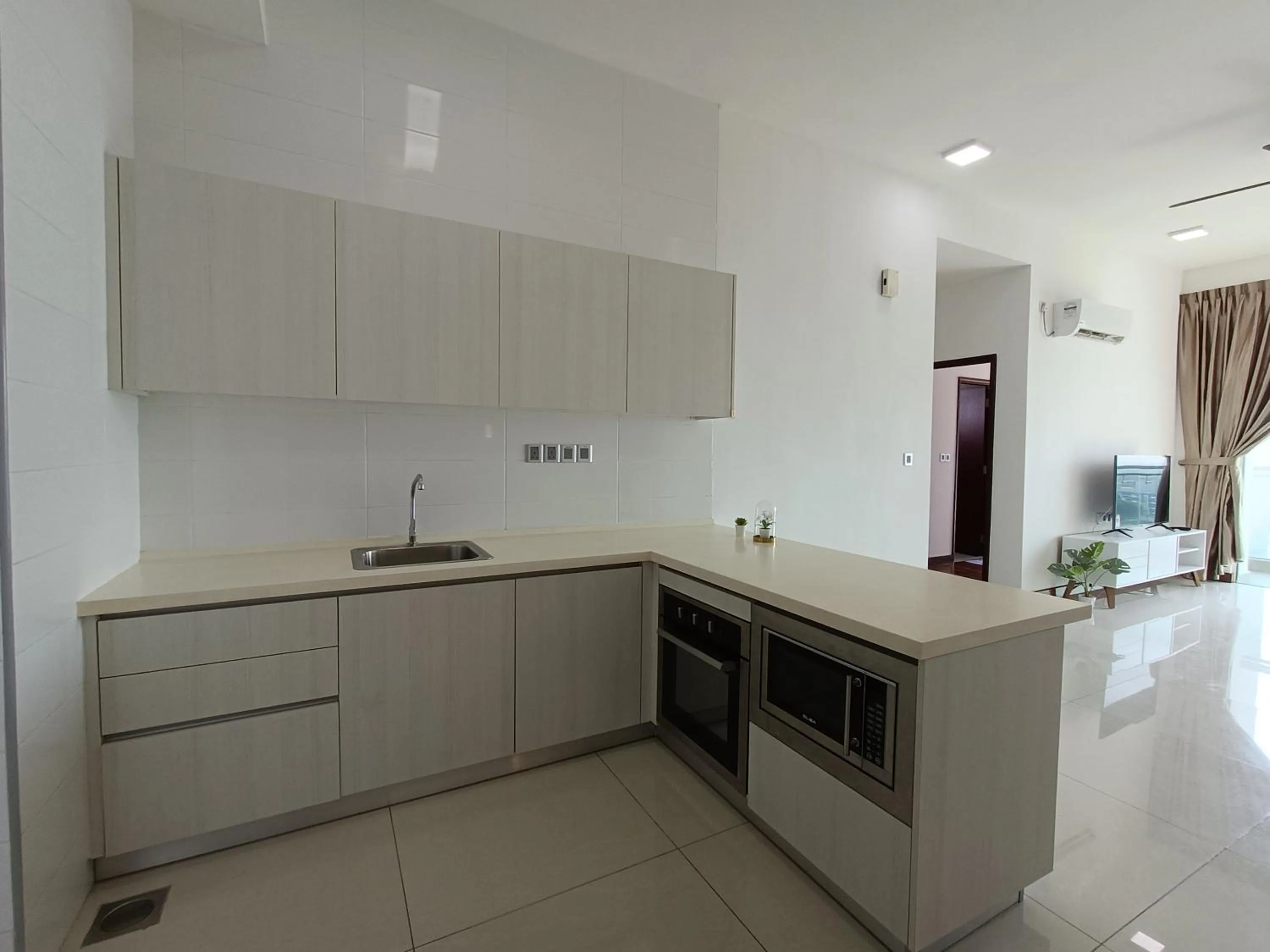 Kitchen or kitchenette in Paragon Suite Homestay by Antlerzone