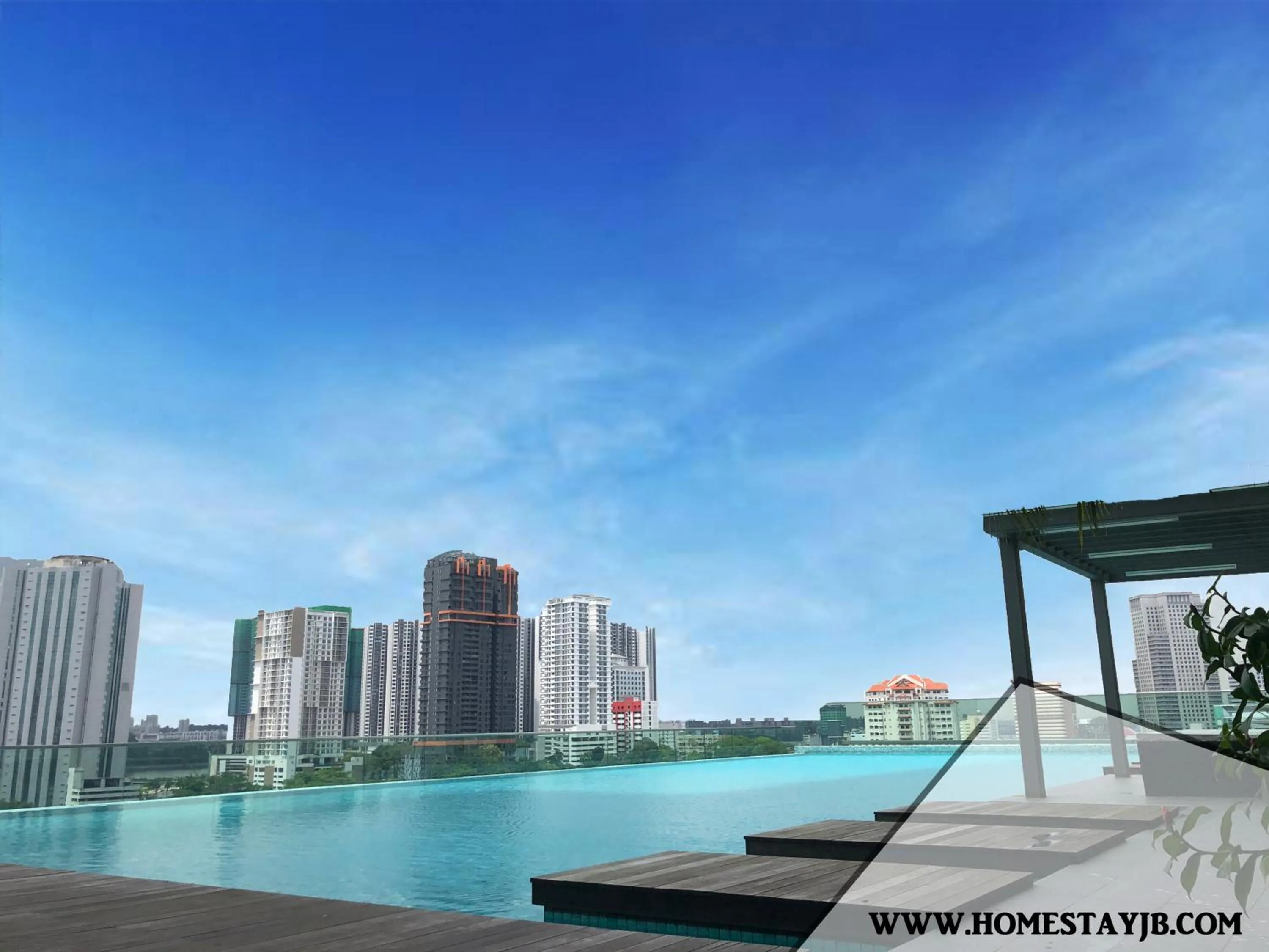 Swimming pool in Paragon Suite Homestay by Antlerzone