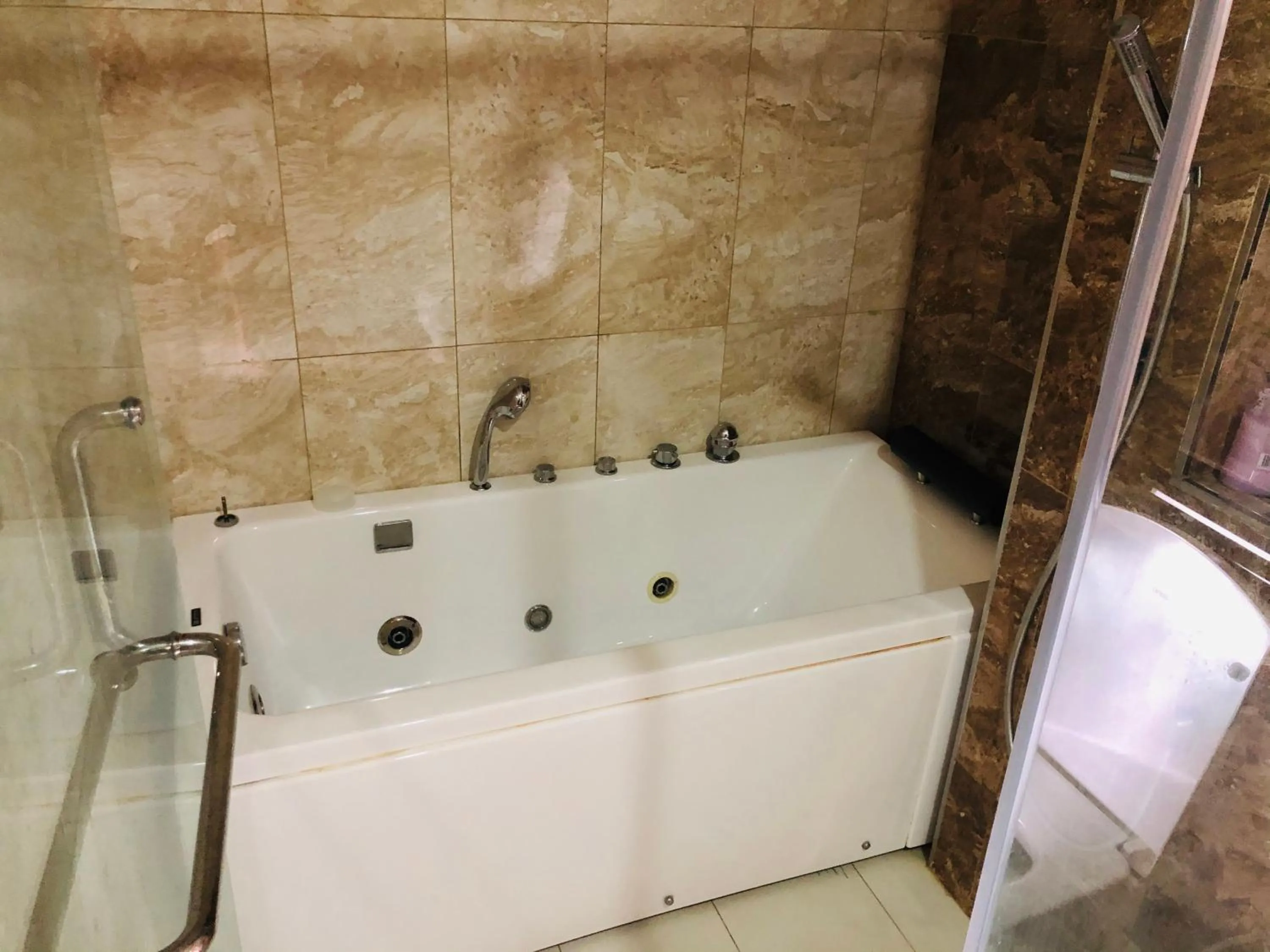Bath in Paragon Suite Homestay by Antlerzone