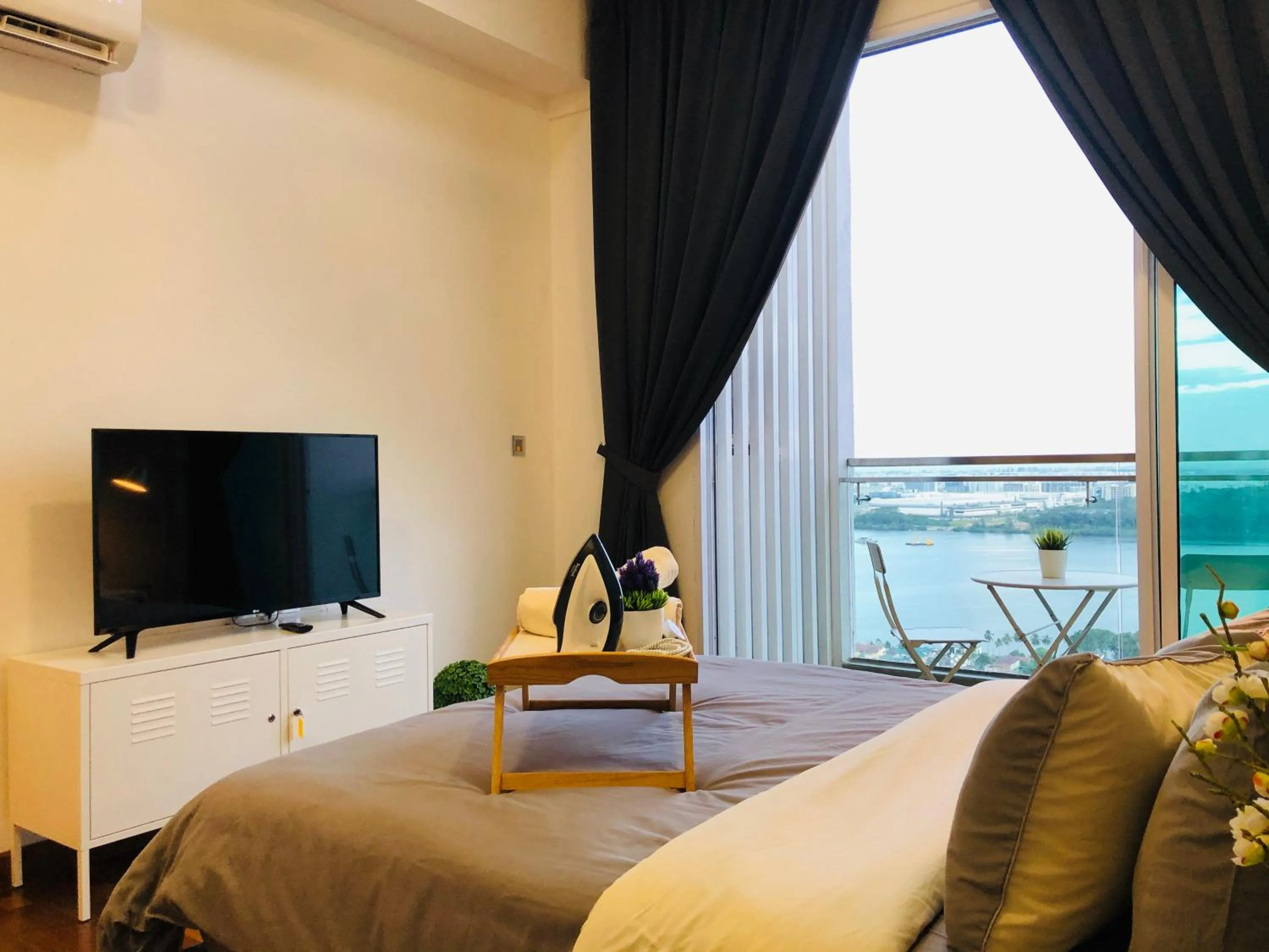 Bedroom, Bed in Paragon Suite Homestay by Antlerzone