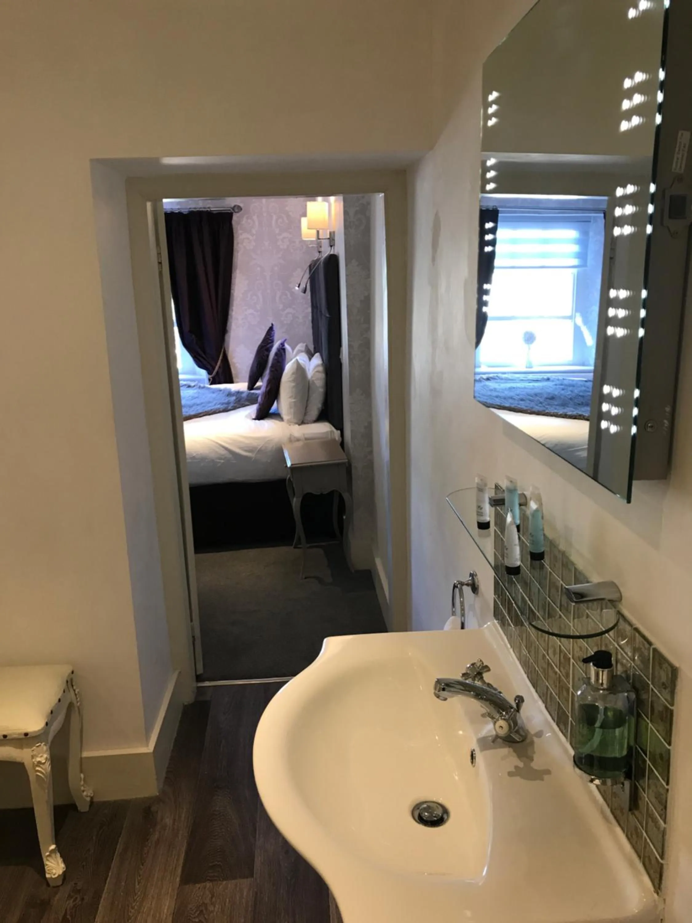 Decorative detail, Bed in The Wychwood Inn