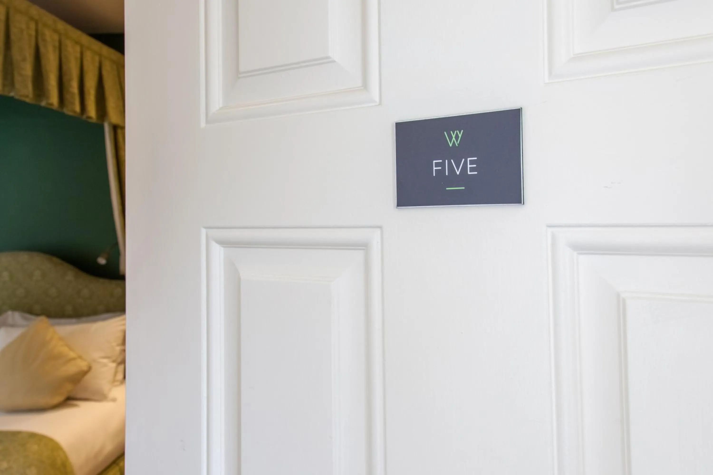 Bed in The Wychwood Inn