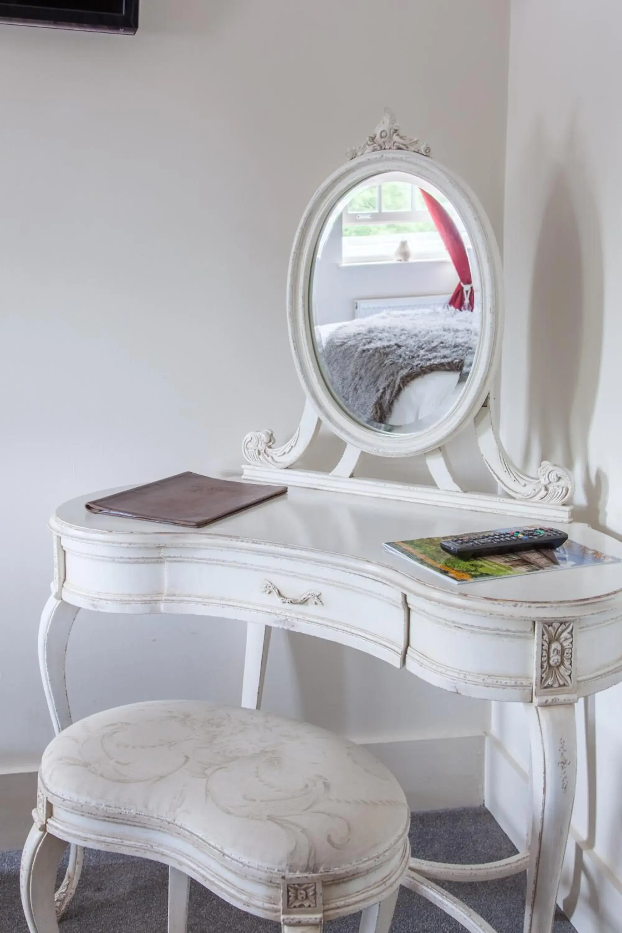 Luxury Double or Twin Room in The Wychwood Inn Luxury Double or Twin Room in The Wychwood Inn