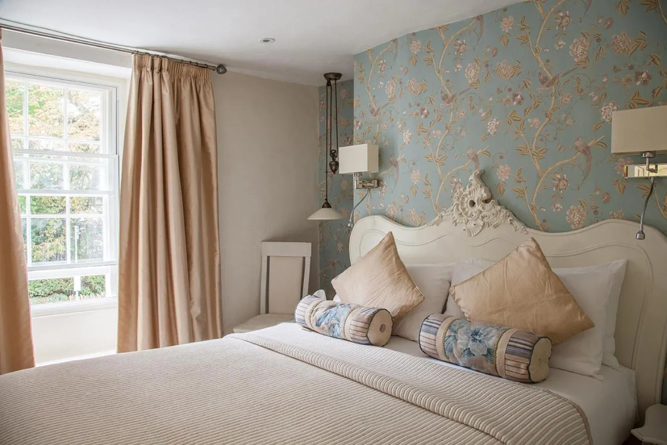 Bed in The Wychwood Inn