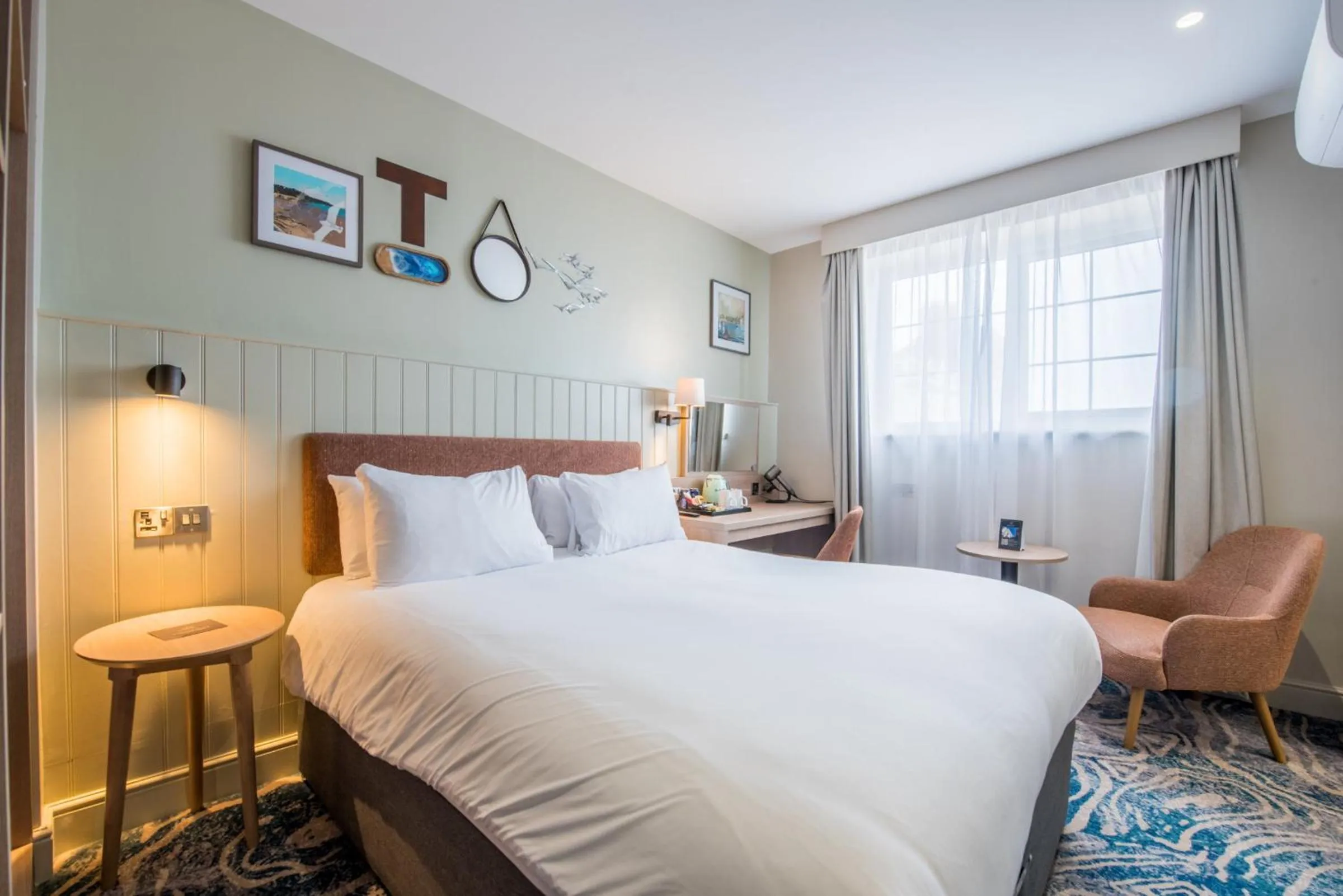 Bedroom, Bed in Imperial Hotel Tenby