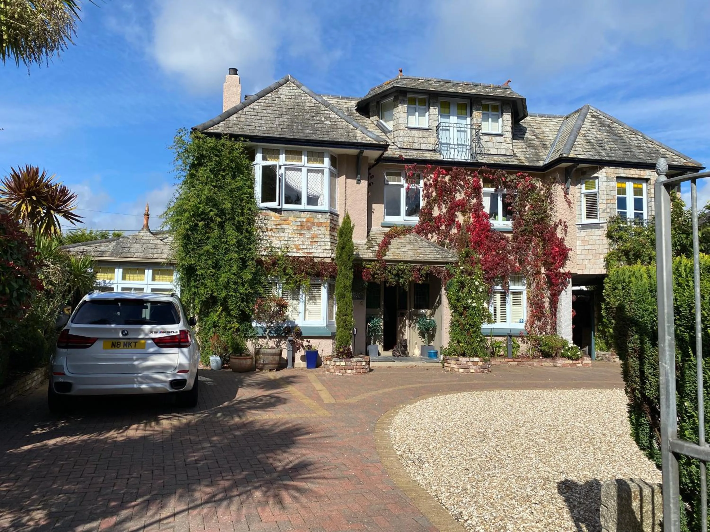 Property building in Bradleigh Lodge