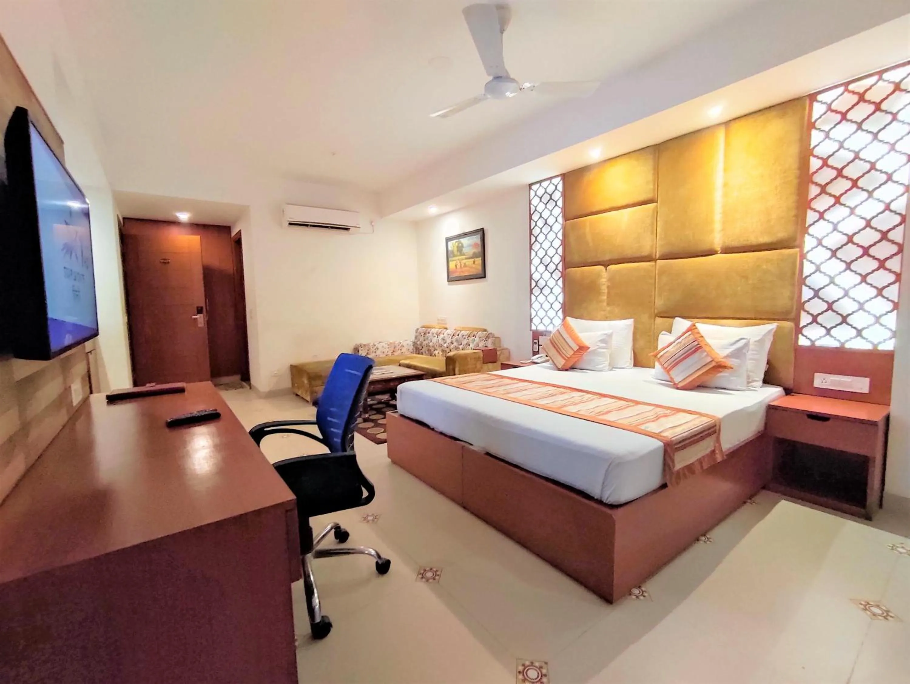 Photo of the whole room, Bed in The Angel Hotel & Suites near Medanta
