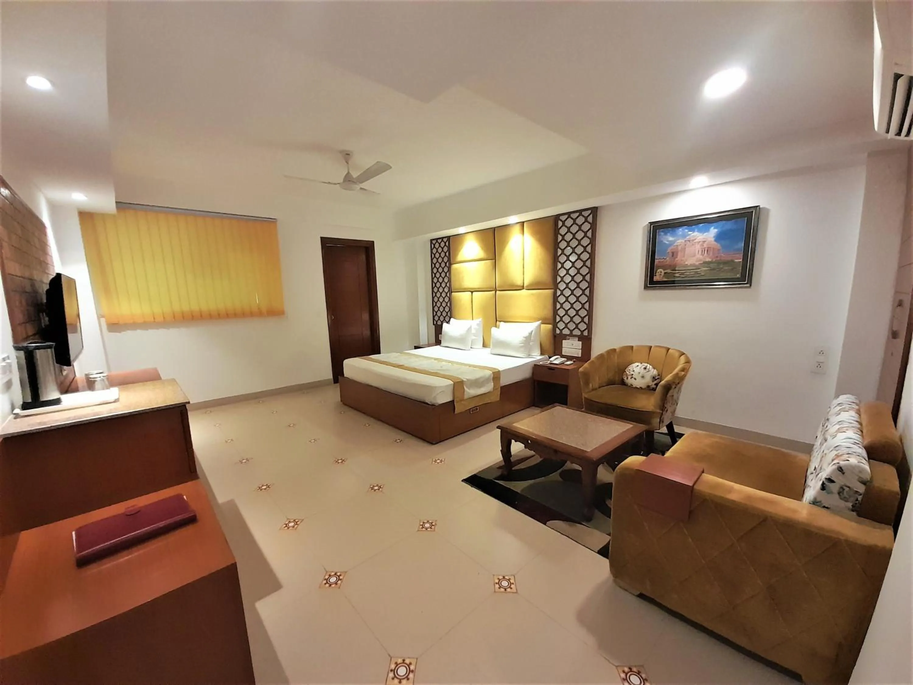 Living room, Bed in The Angel Hotel & Suites near Medanta