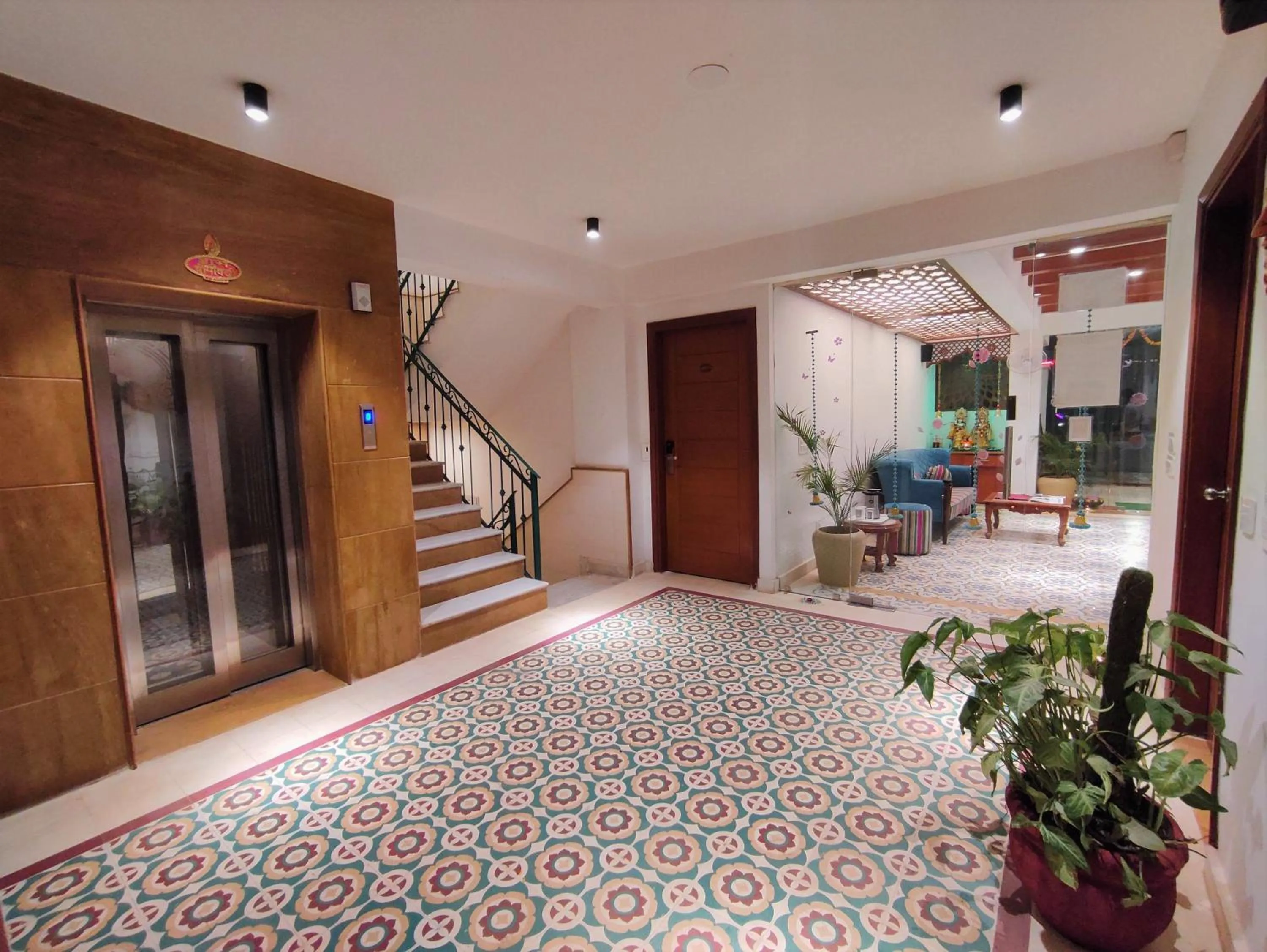 Lobby or reception in The Angel Hotel & Suites near Medanta