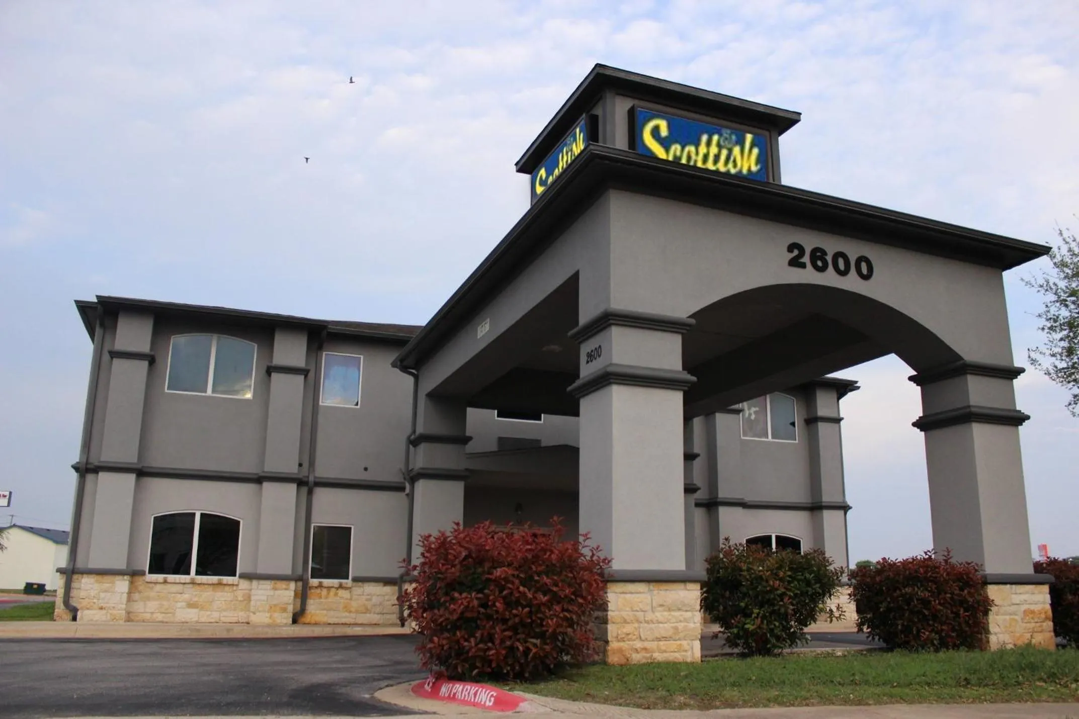 Property building in Scottish Inns Killeen near Fort Cavazos