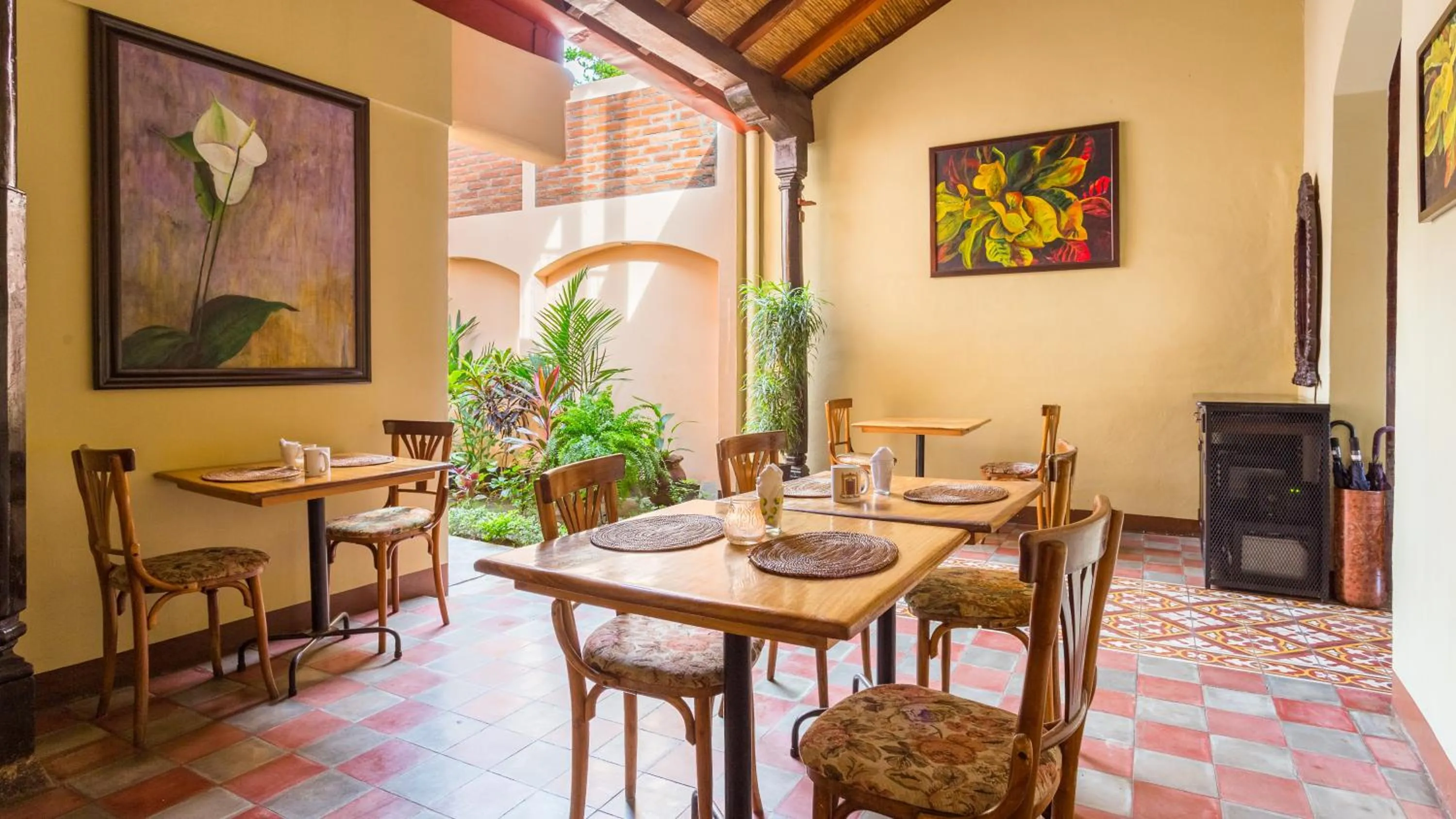 Restaurant/places to eat in Hotel Casa San Francisco