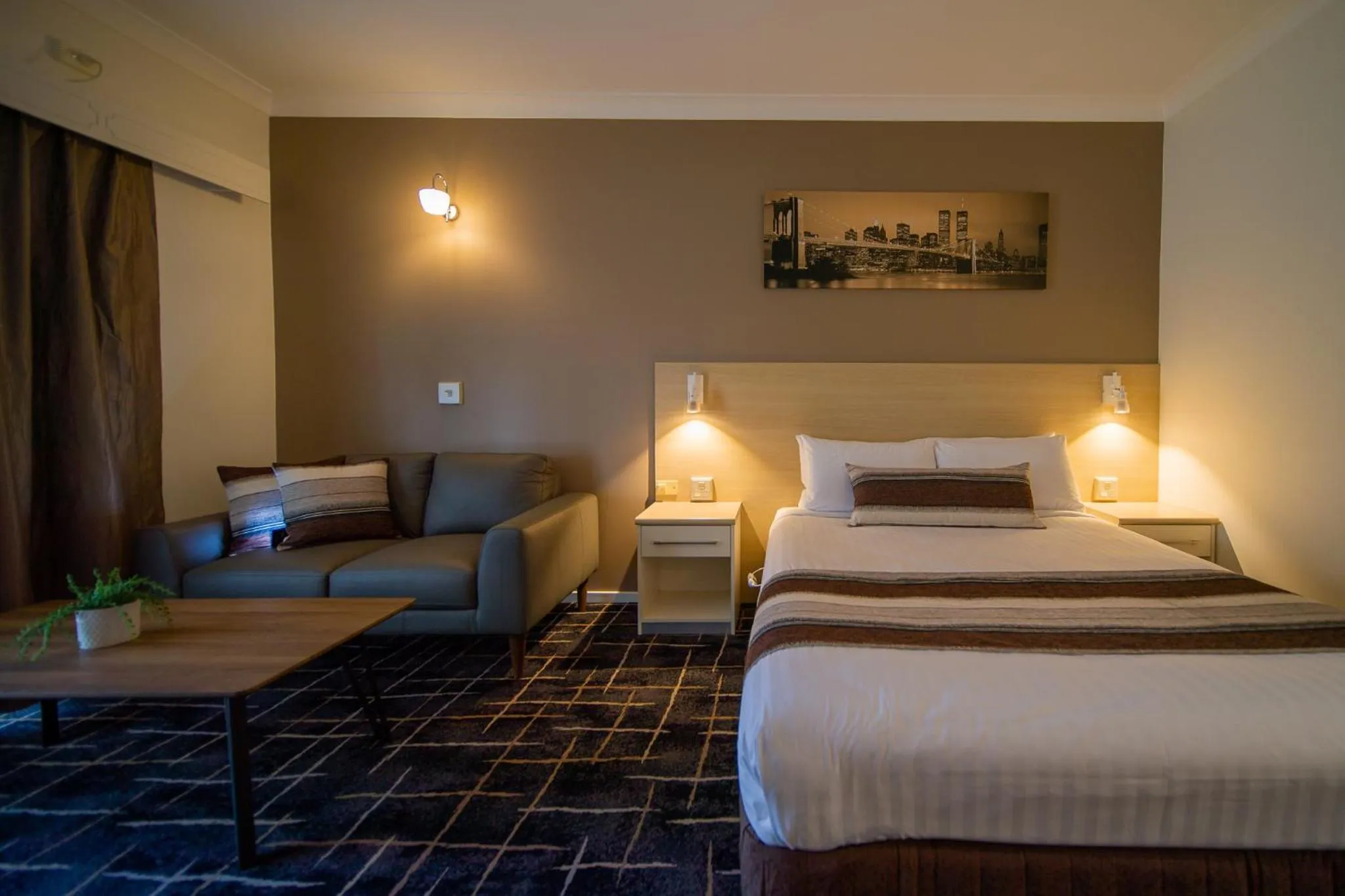 Bedroom, Bed in Hamilton's Queanbeyan Motel