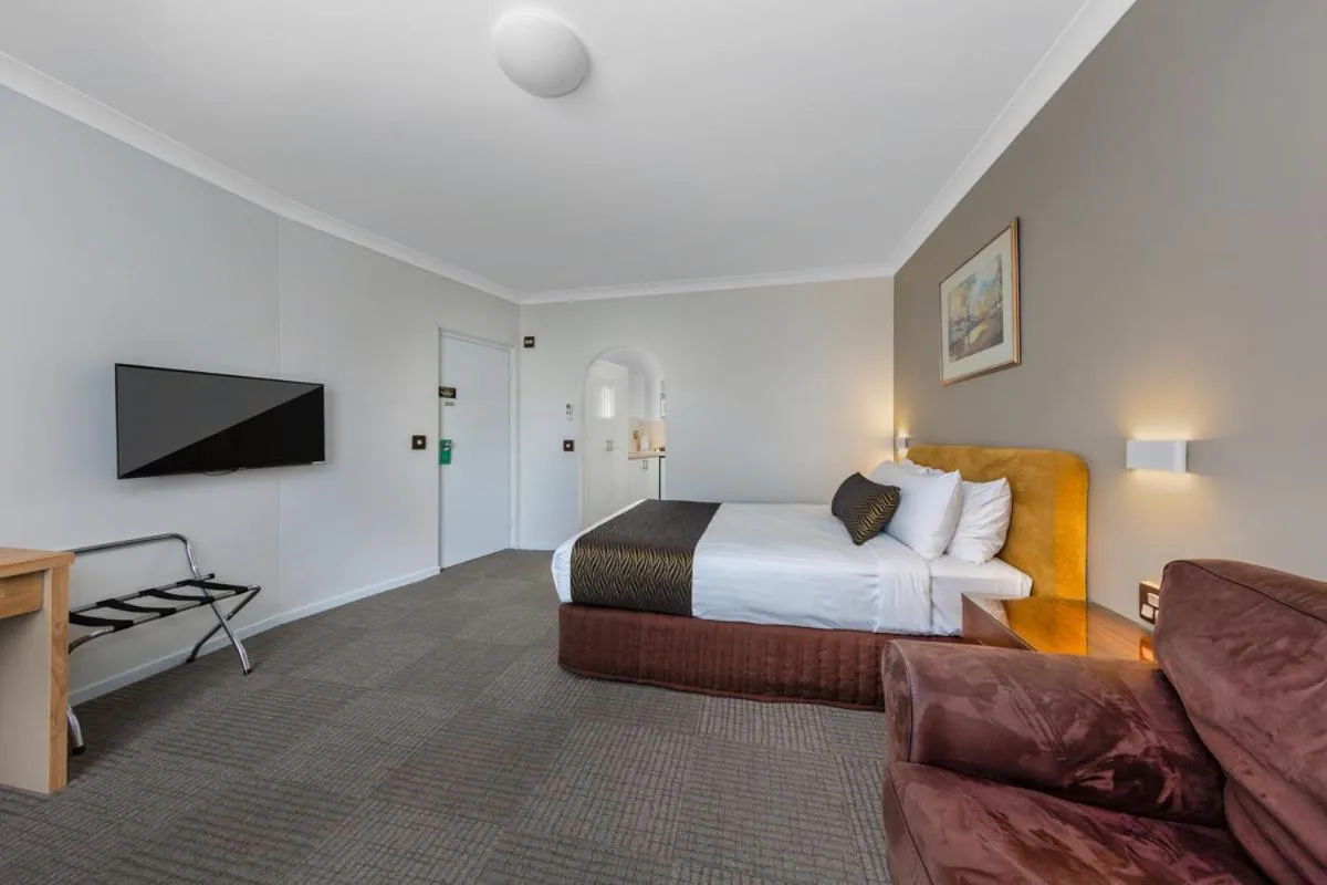 TV and multimedia, Bed in Hamilton's Queanbeyan Motel