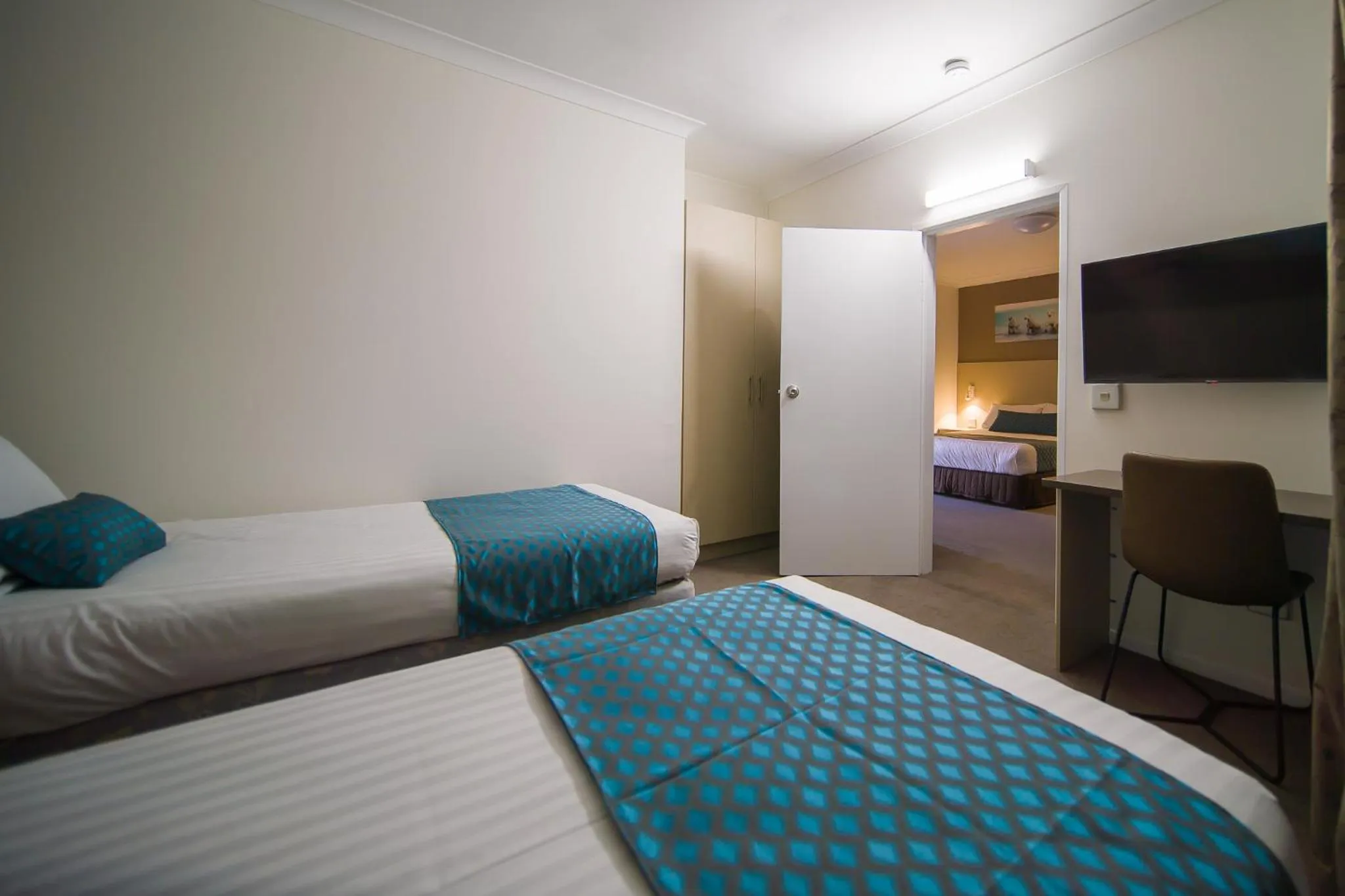 Bedroom, Bed in Hamilton's Queanbeyan Motel