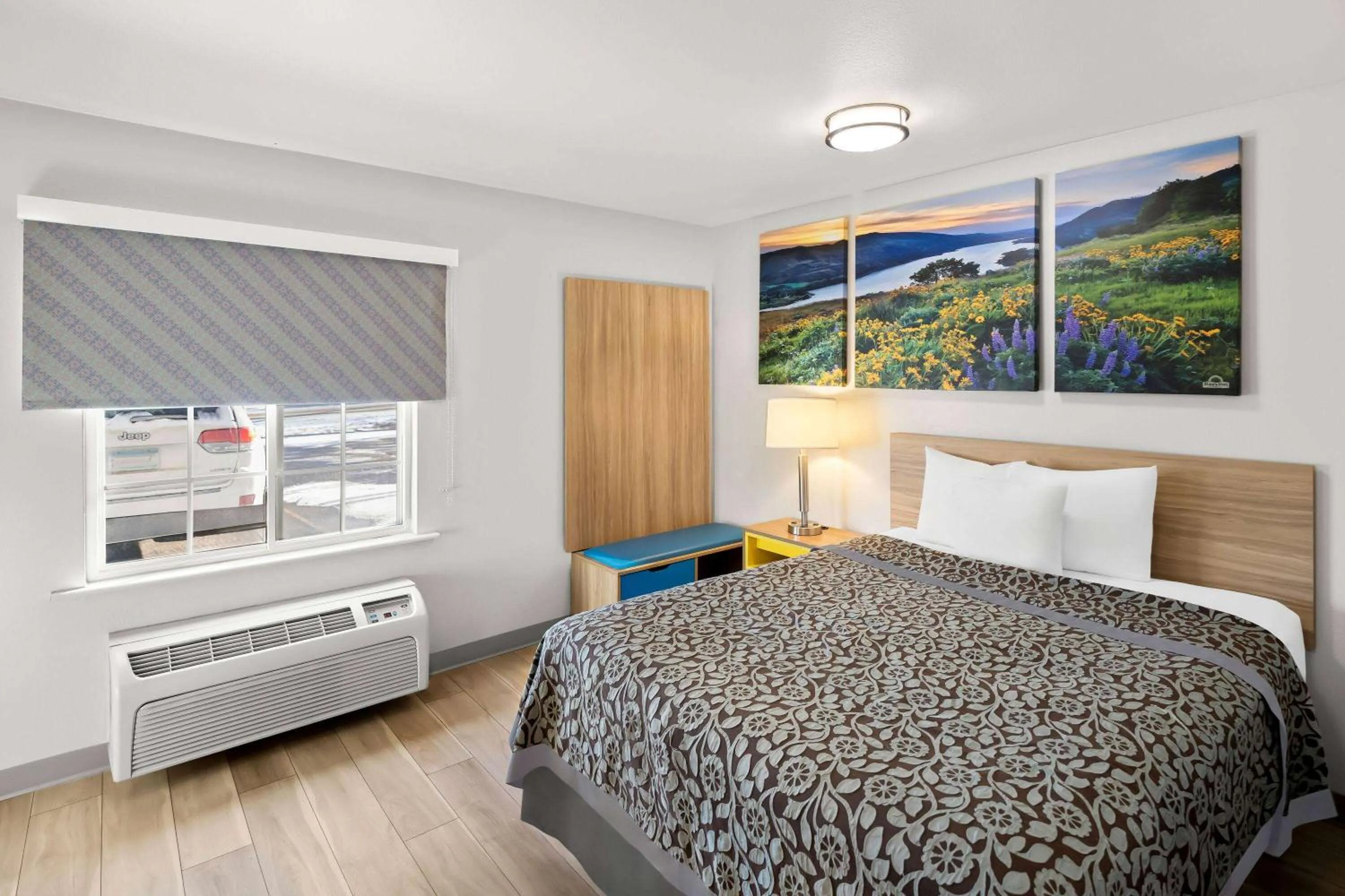 Bed in Days Inn & Suites by Wyndham Rochester South