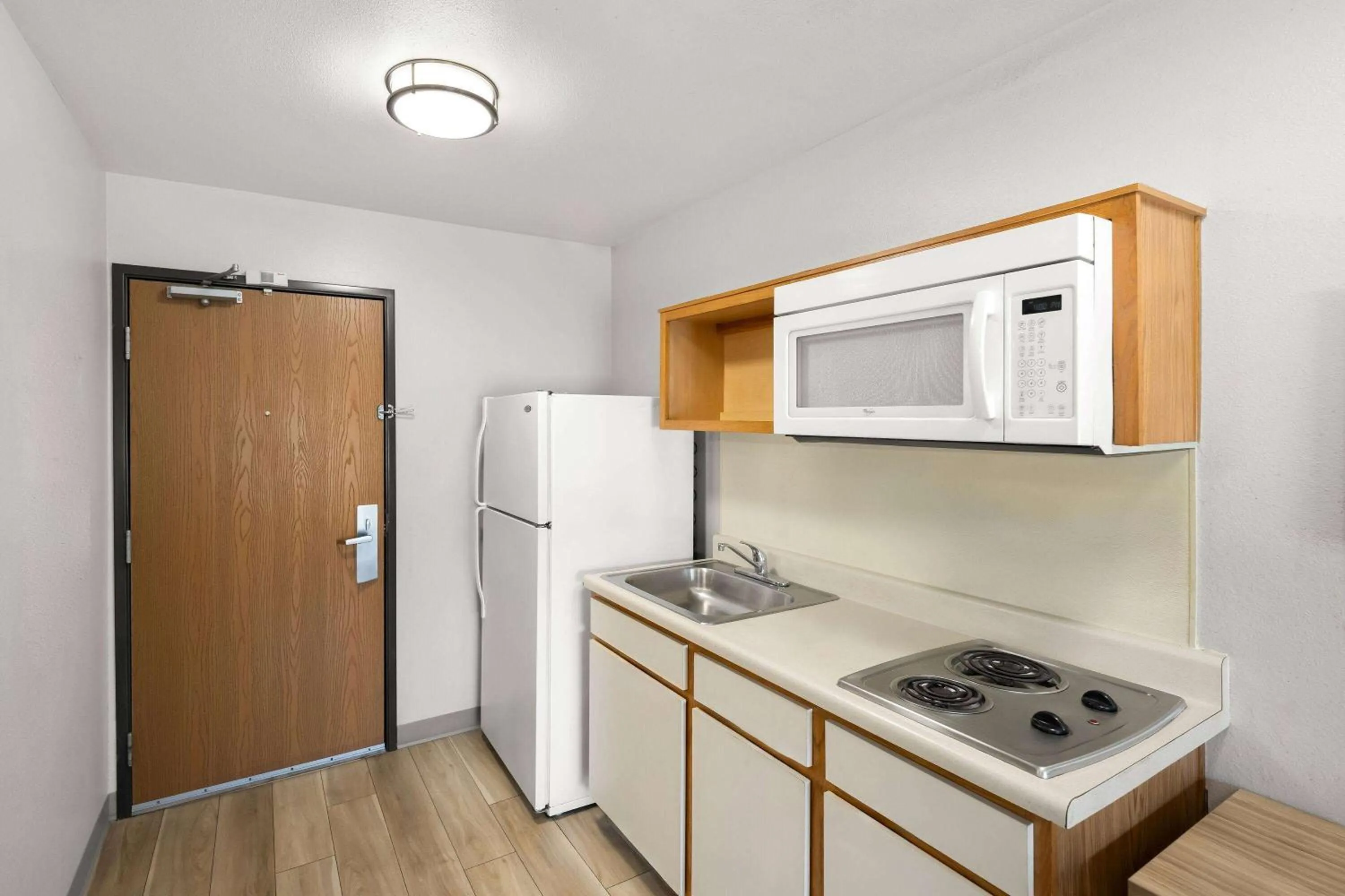 Bed in Days Inn & Suites by Wyndham Rochester South