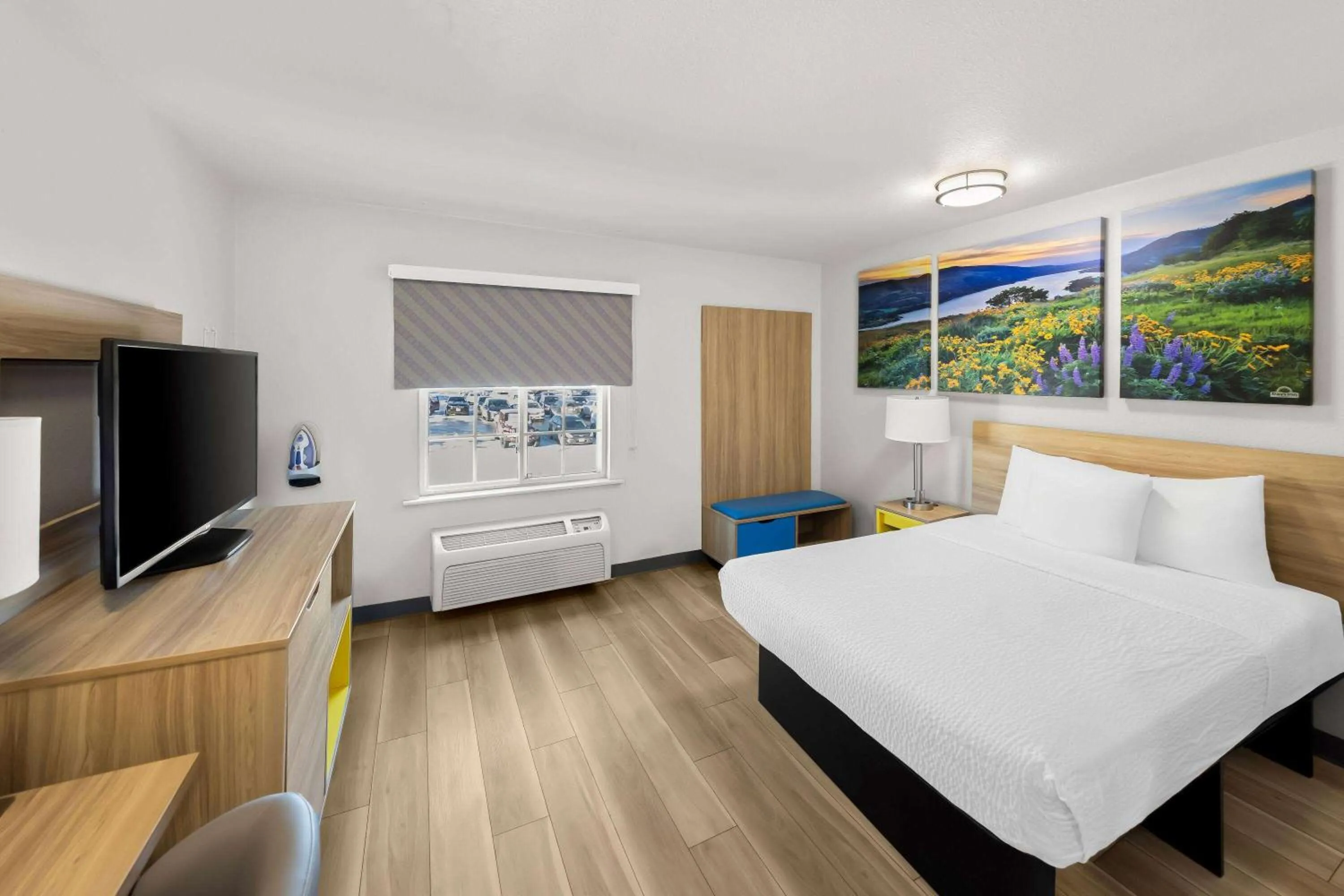 Bed in Days Inn & Suites by Wyndham Rochester South