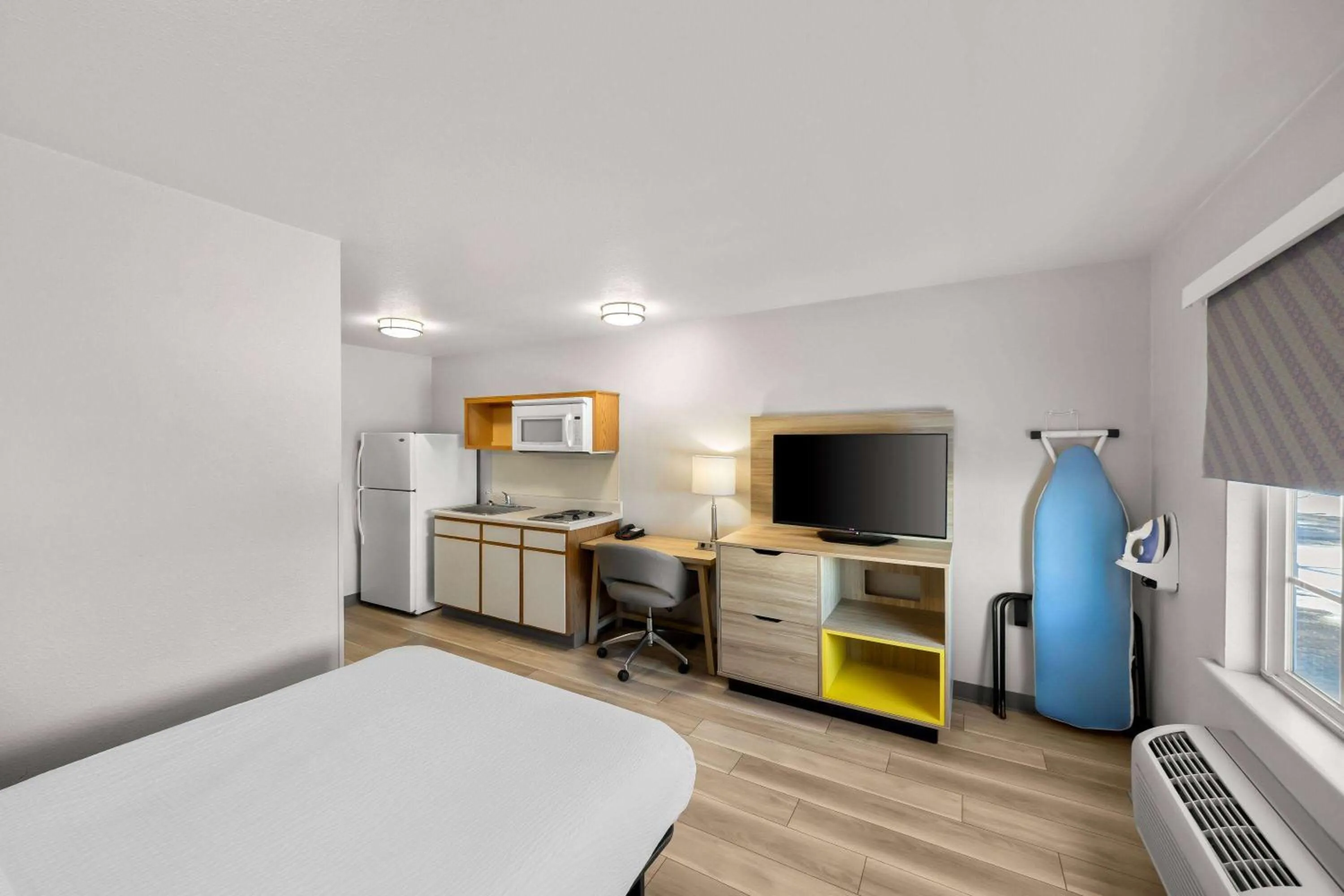 Bed in Days Inn & Suites by Wyndham Rochester South