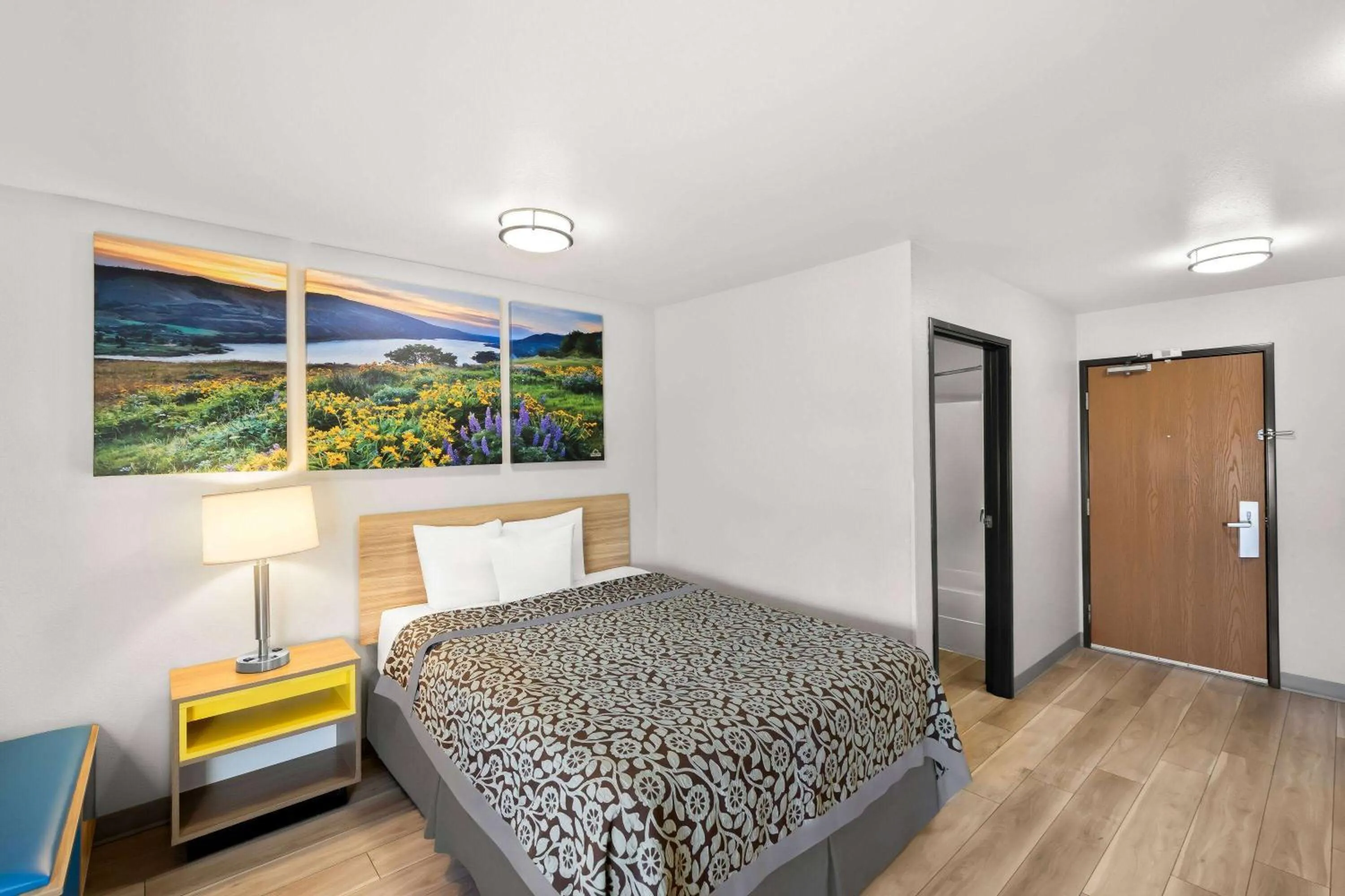 Bed in Days Inn & Suites by Wyndham Rochester South