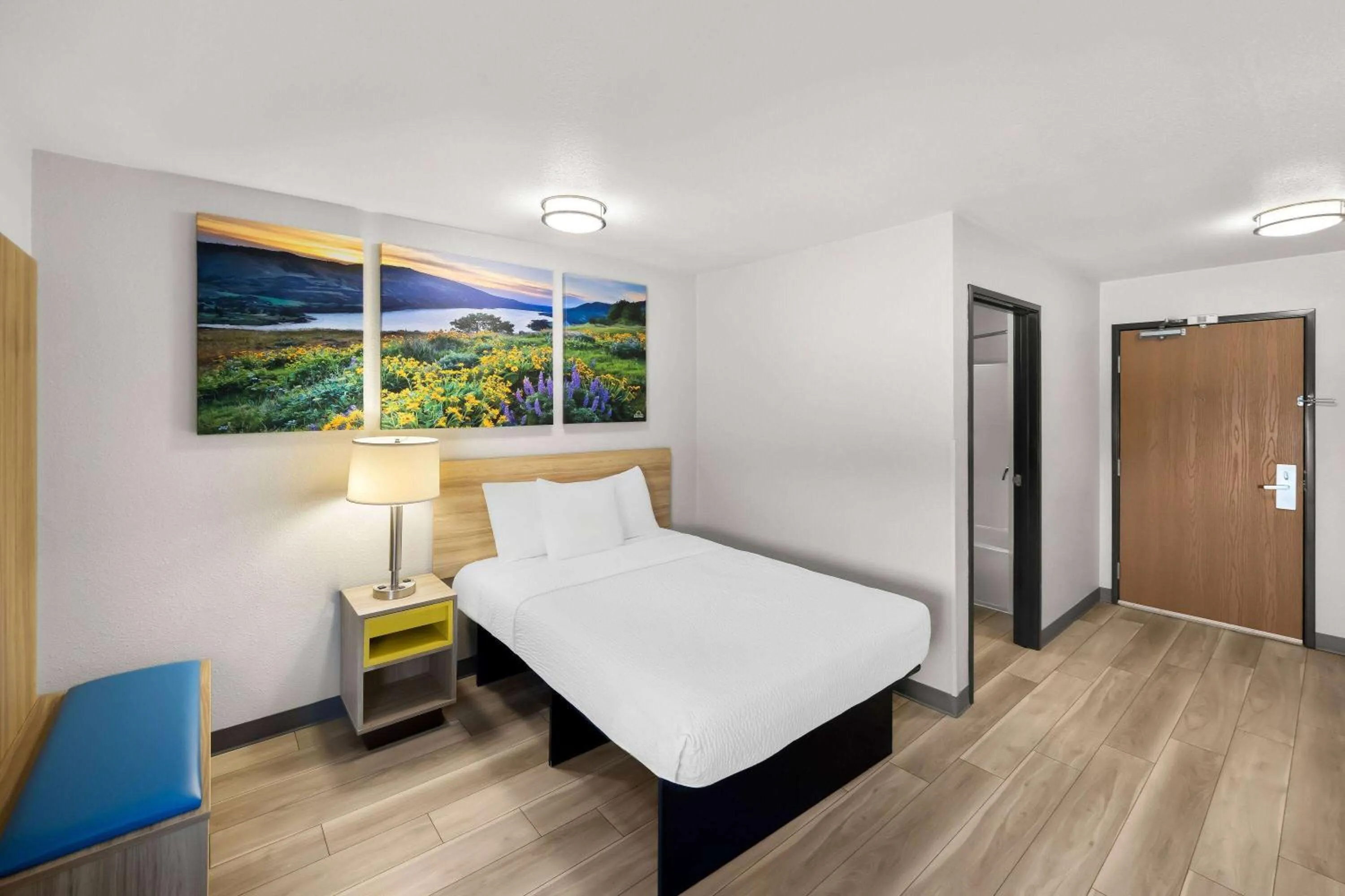 Bed in Days Inn & Suites by Wyndham Rochester South