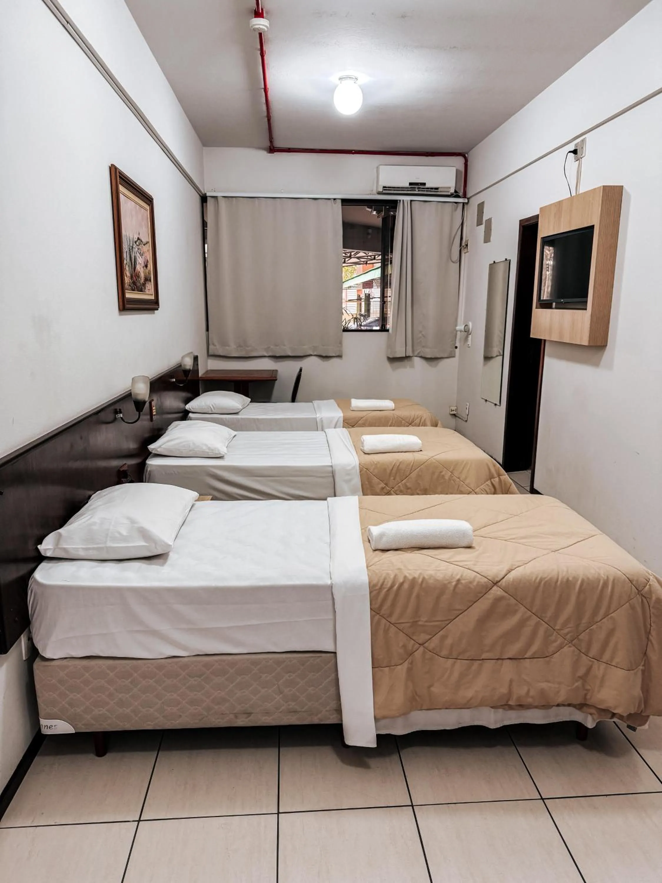 air conditioner, Bed in Harbor Inn Jaraguá