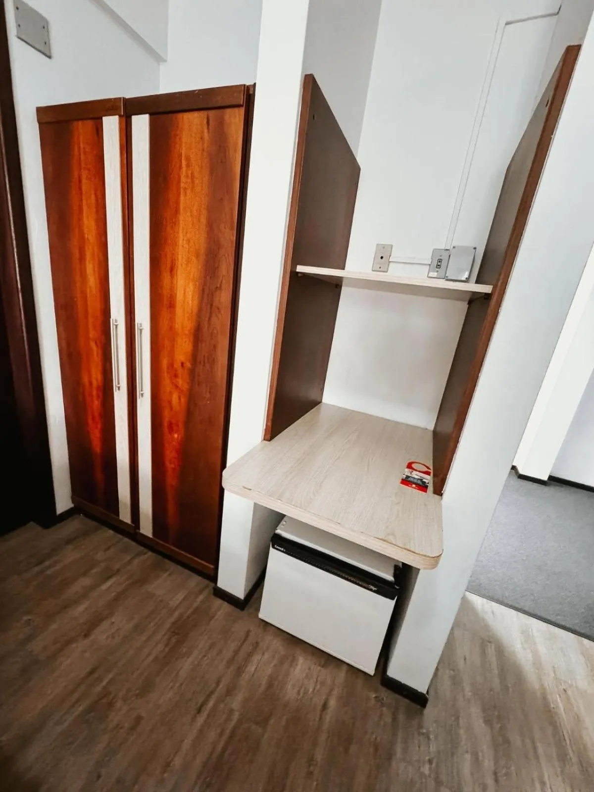 wardrobe in Harbor Inn Jaraguá