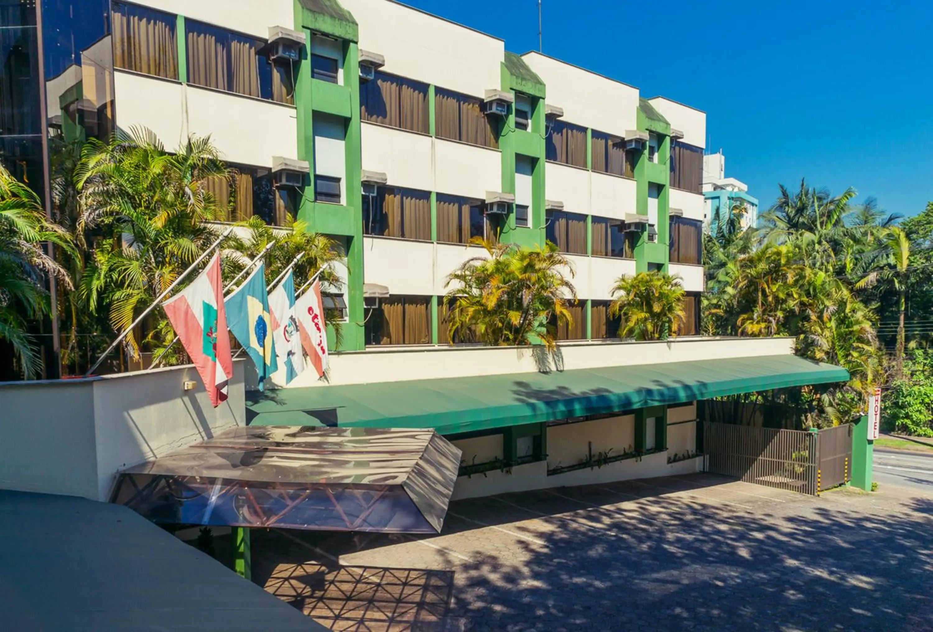 Facade/entrance in Harbor Inn Jaraguá