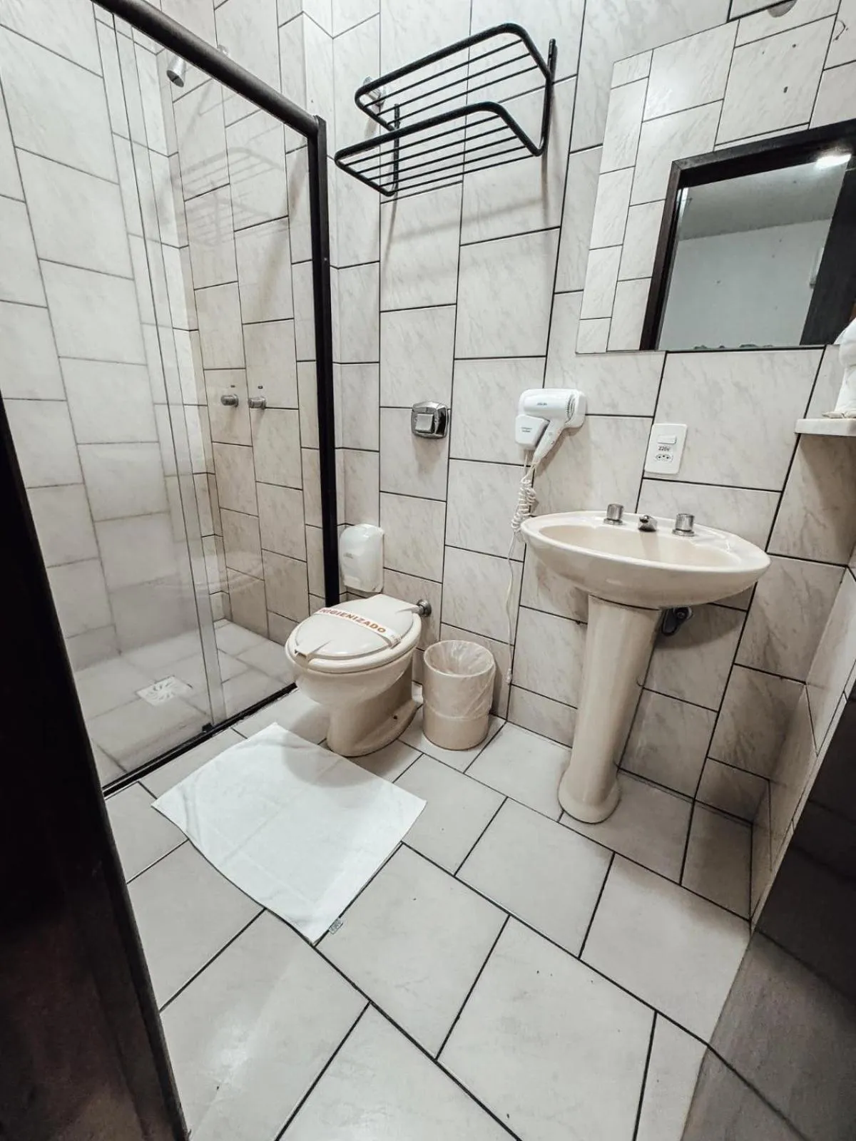 Bathroom in Harbor Inn Jaraguá