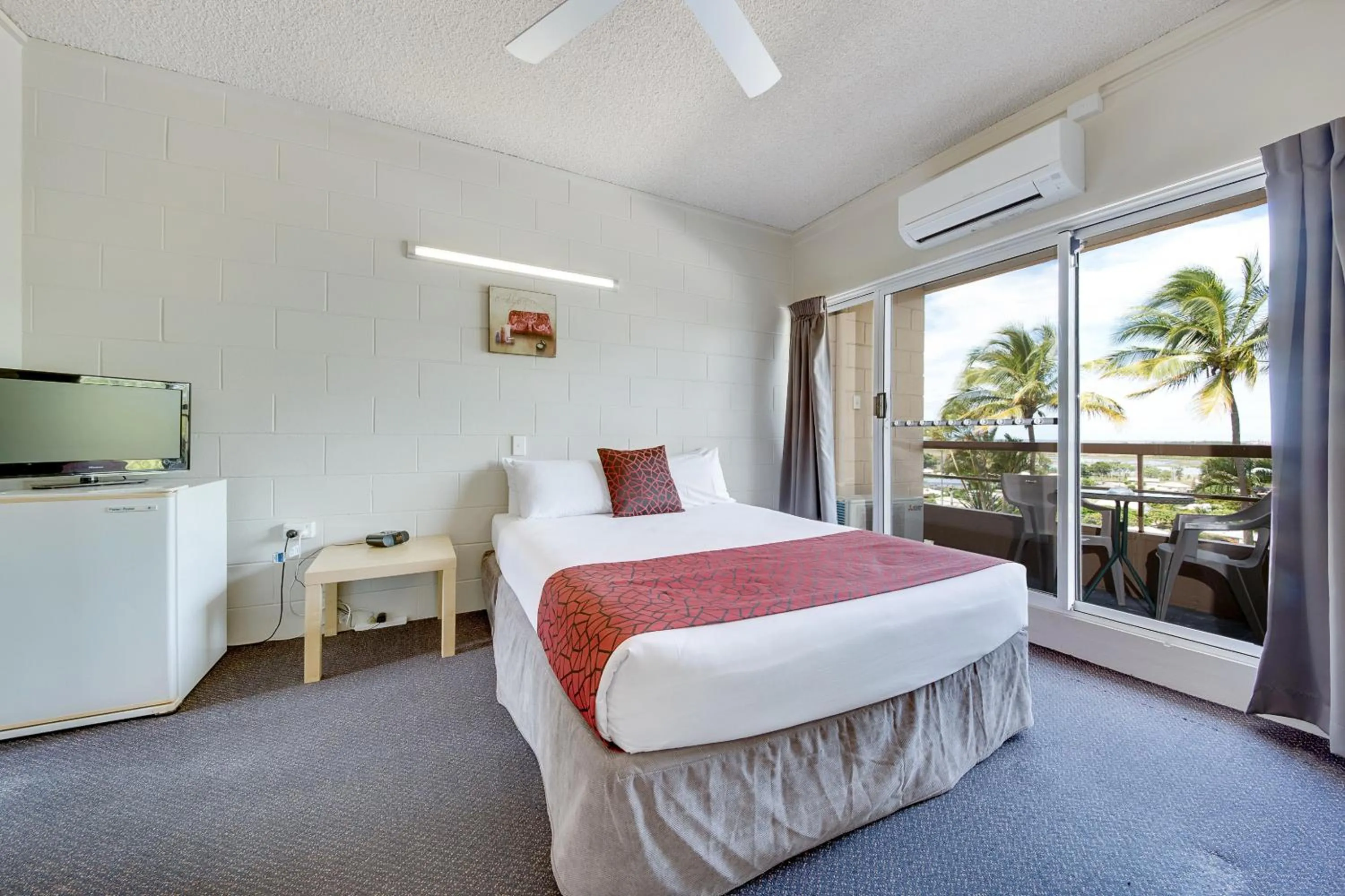 Bed in Camelot Motel Australia