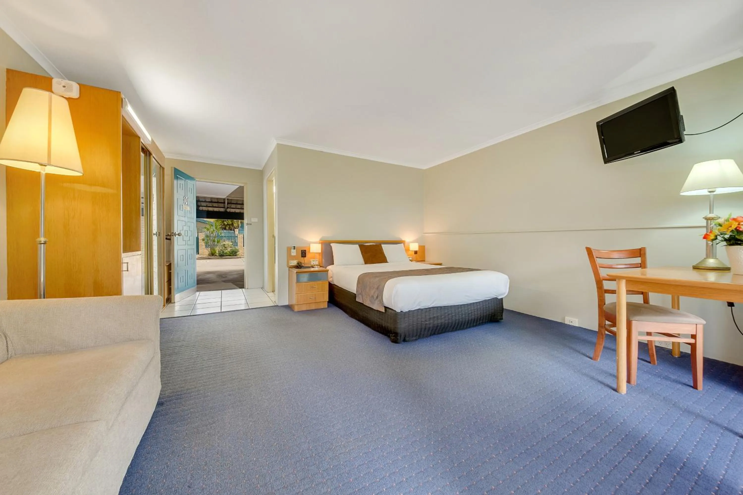 Bed in Gladstone Palms Motor Inn