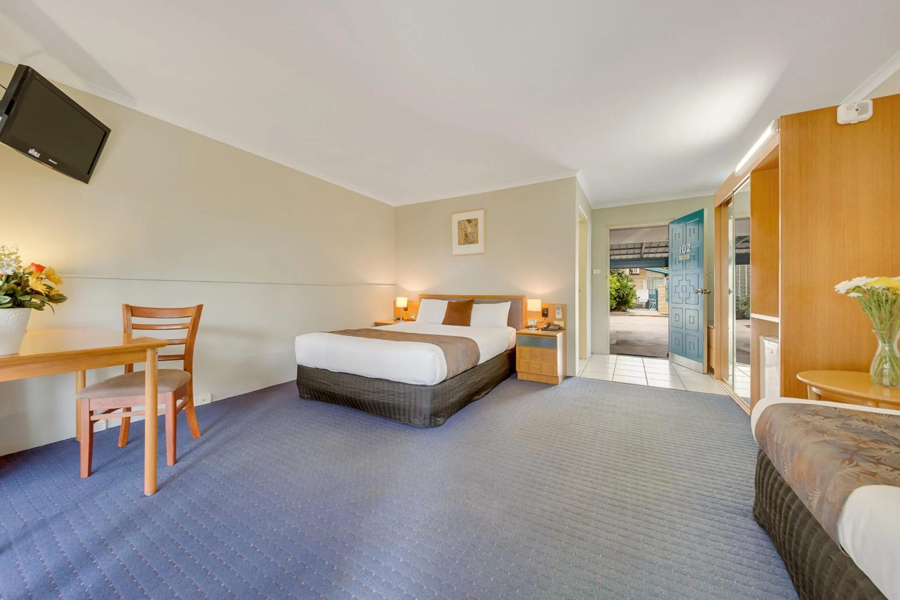 Bed in Gladstone Palms Motor Inn