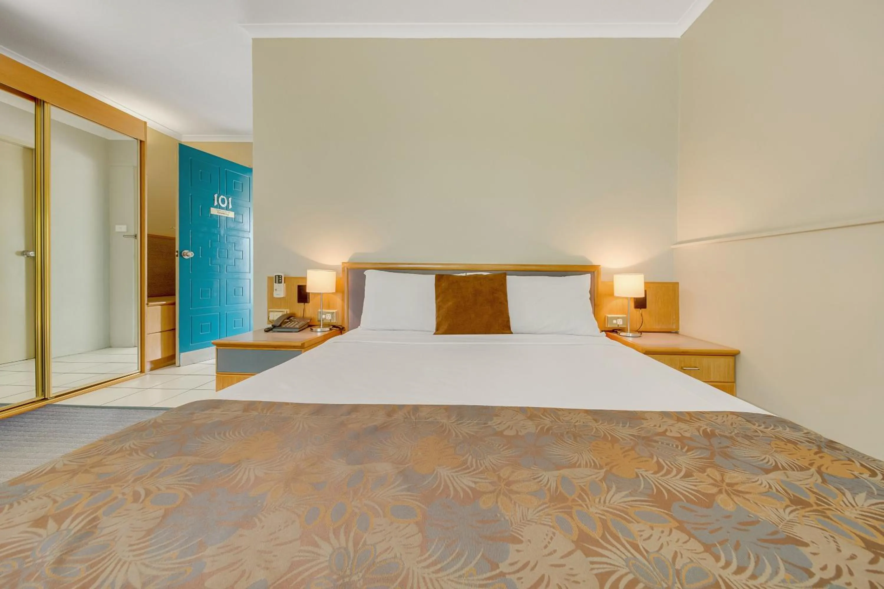 Bed in Gladstone Palms Motor Inn