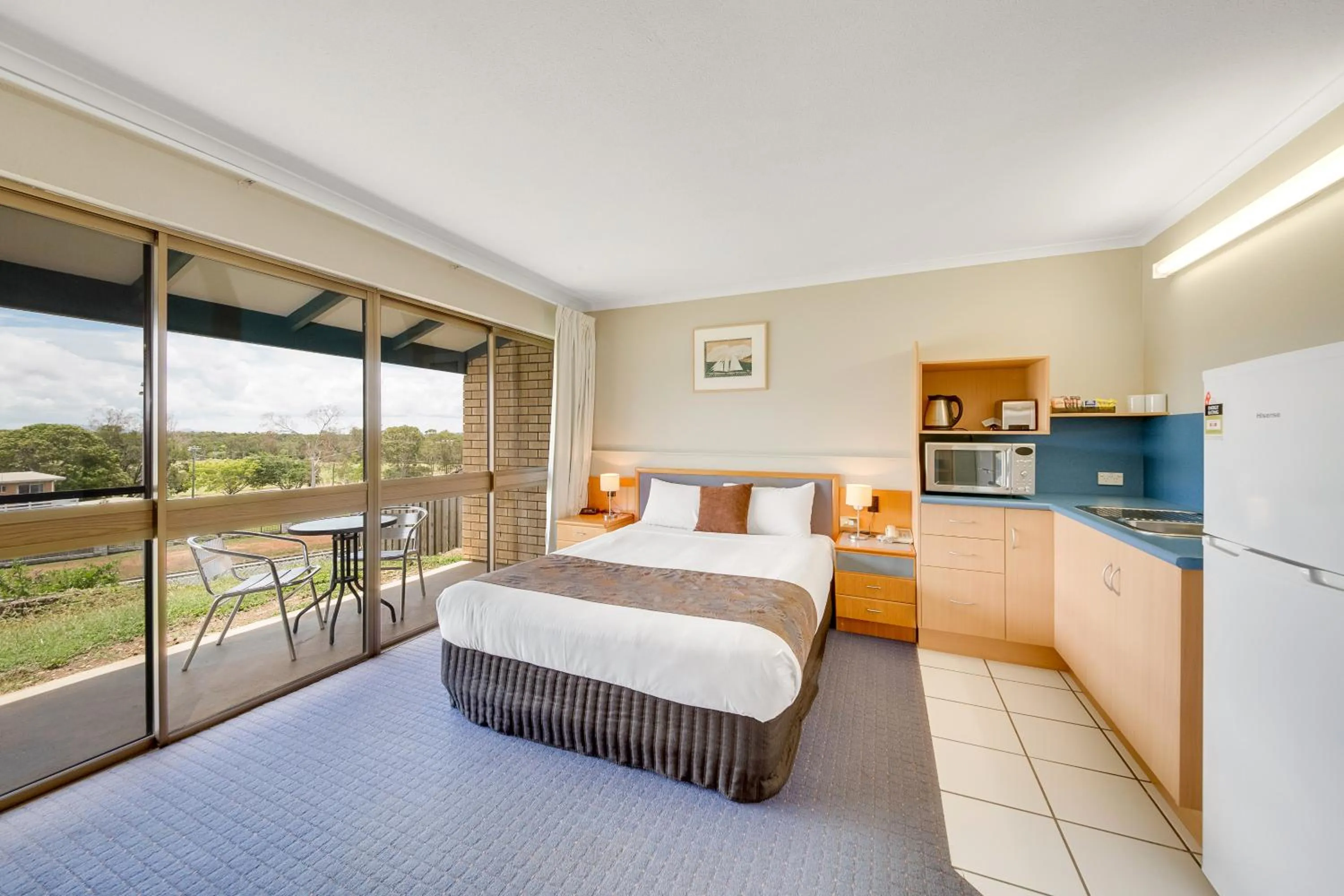 Bed in Gladstone Palms Motor Inn