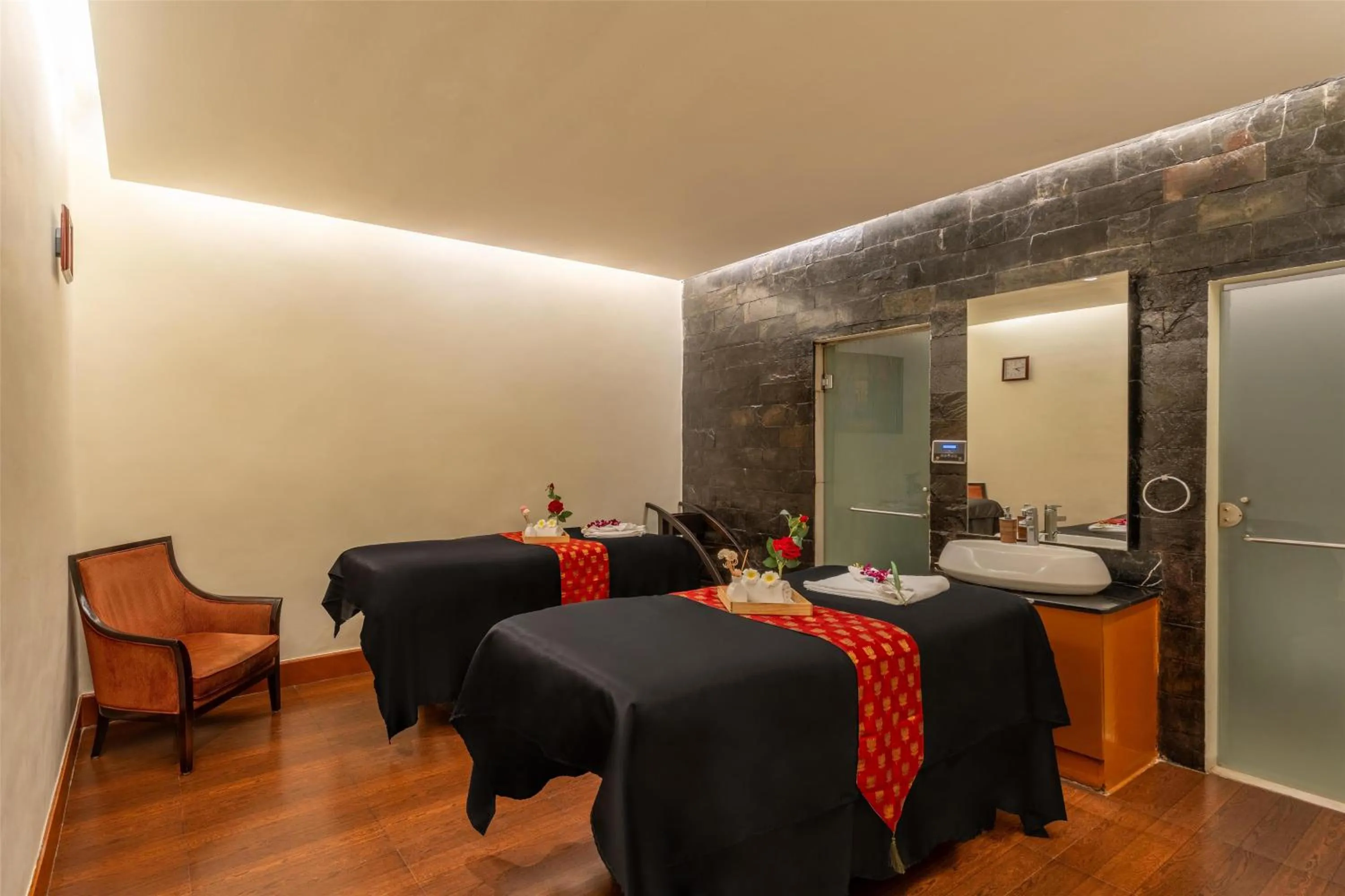 Spa and wellness centre/facilities, Bed in Radisson Blu Hotel Rudrapur