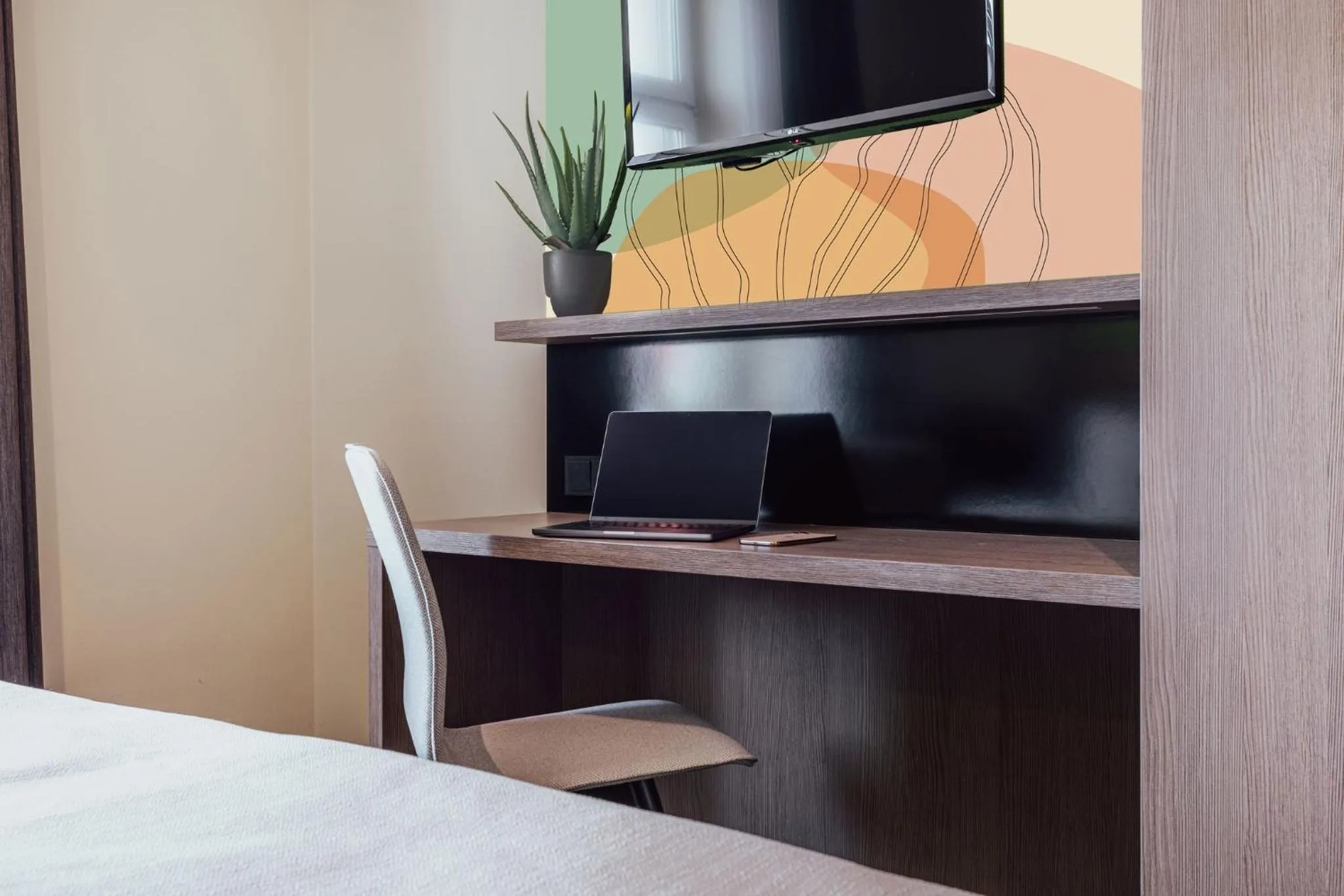 Photo of the whole room, Bed in Garner Hotel Berlin - Charlottenburg, an IHG Hotel