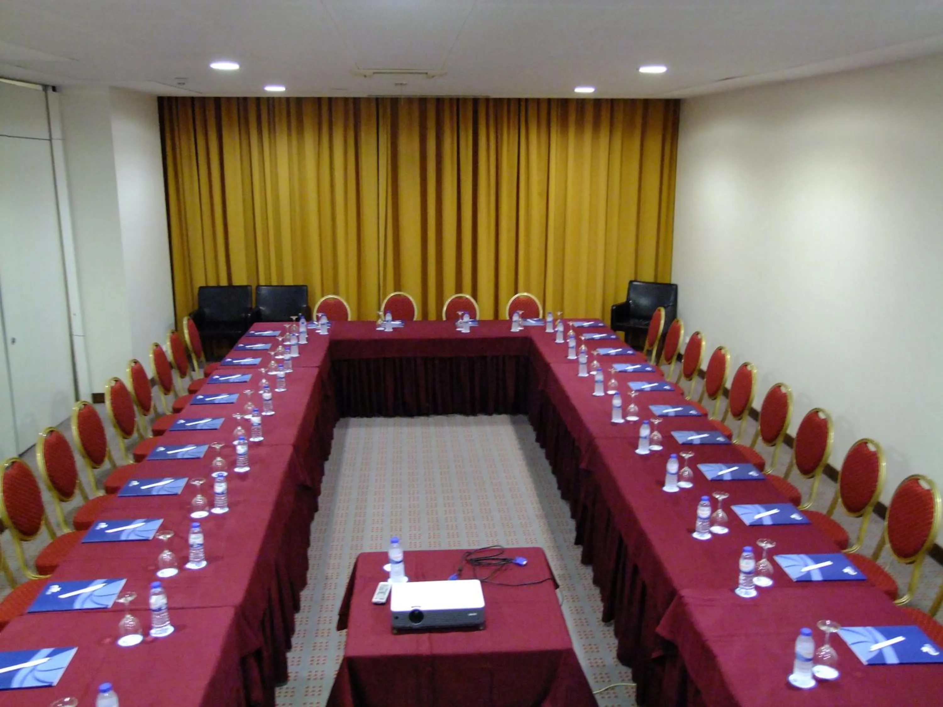 Business facilities in Skyna Hotel Luanda