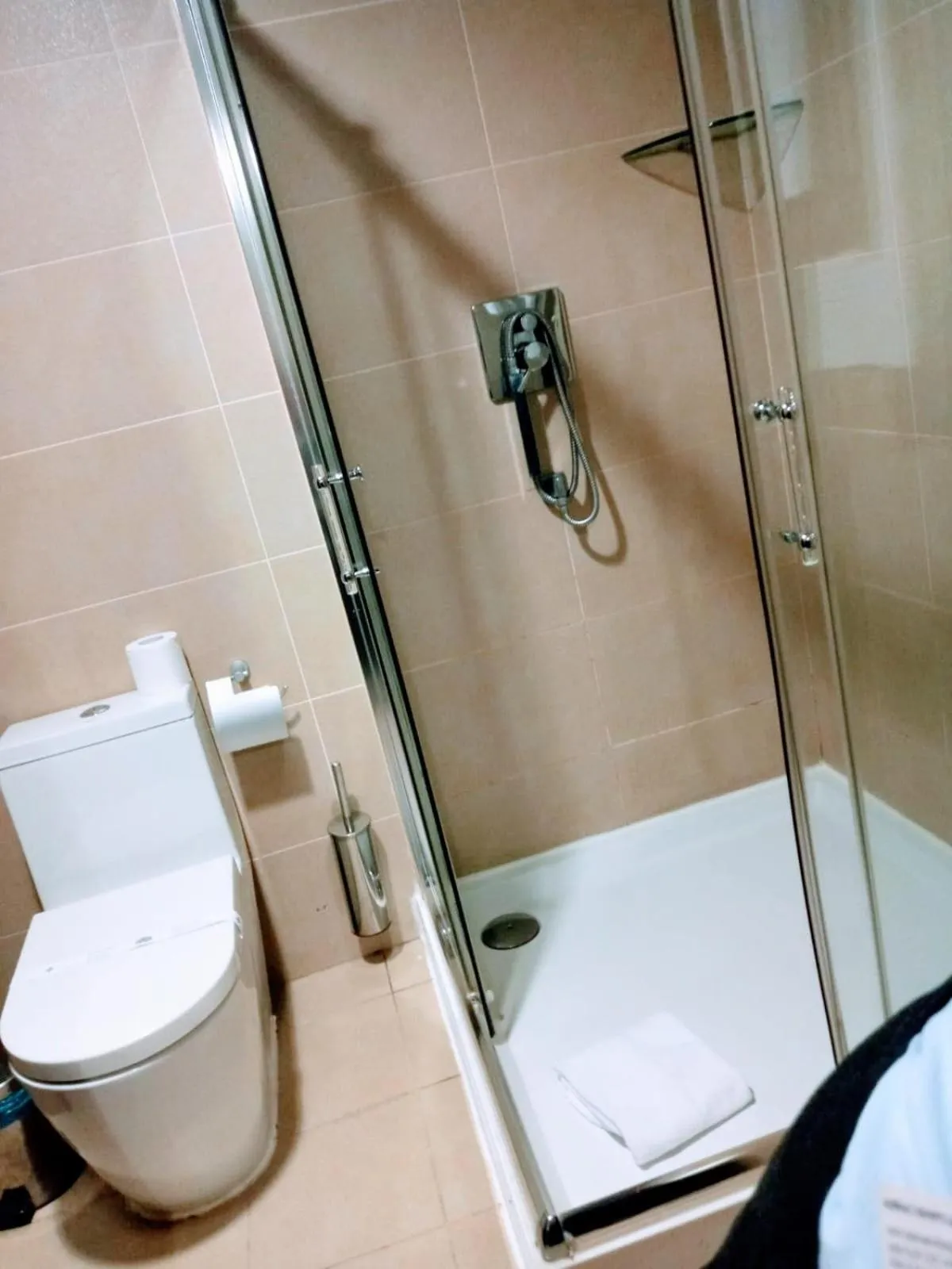 Shower in Skyna Hotel Luanda