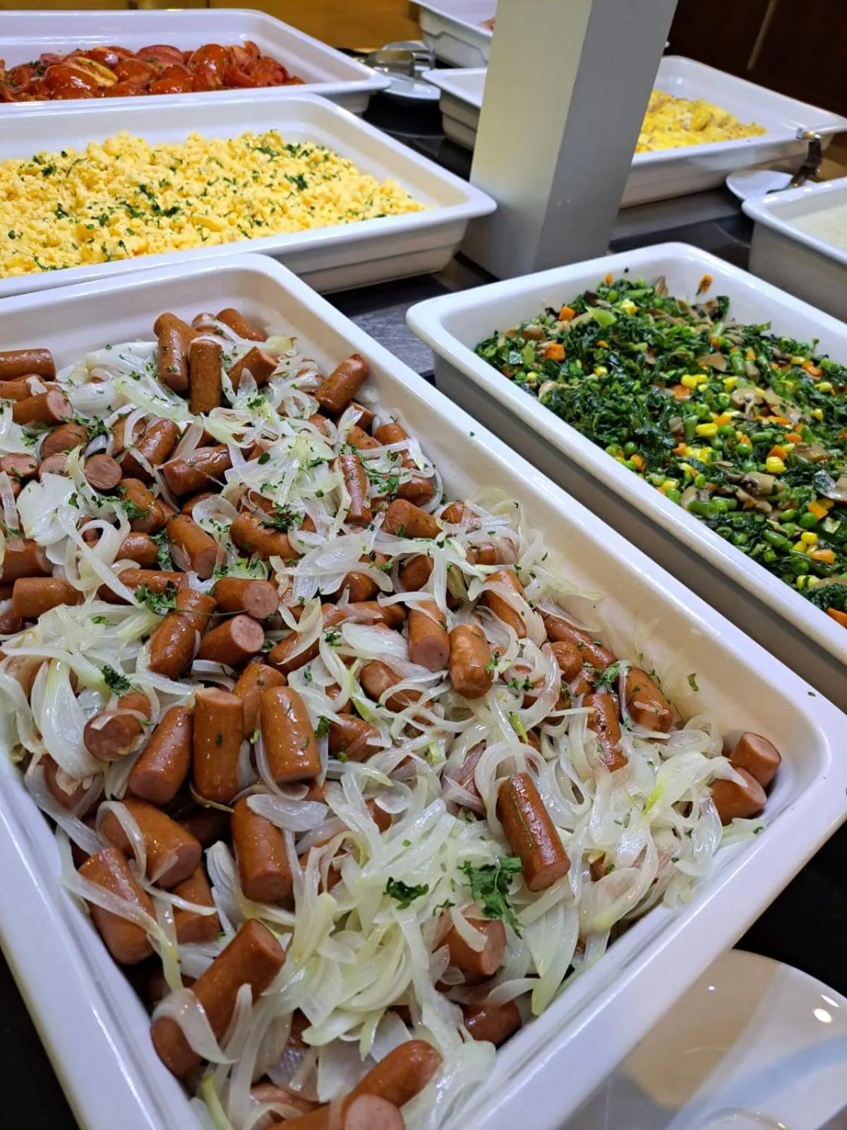 Buffet breakfast in Skyna Hotel Luanda