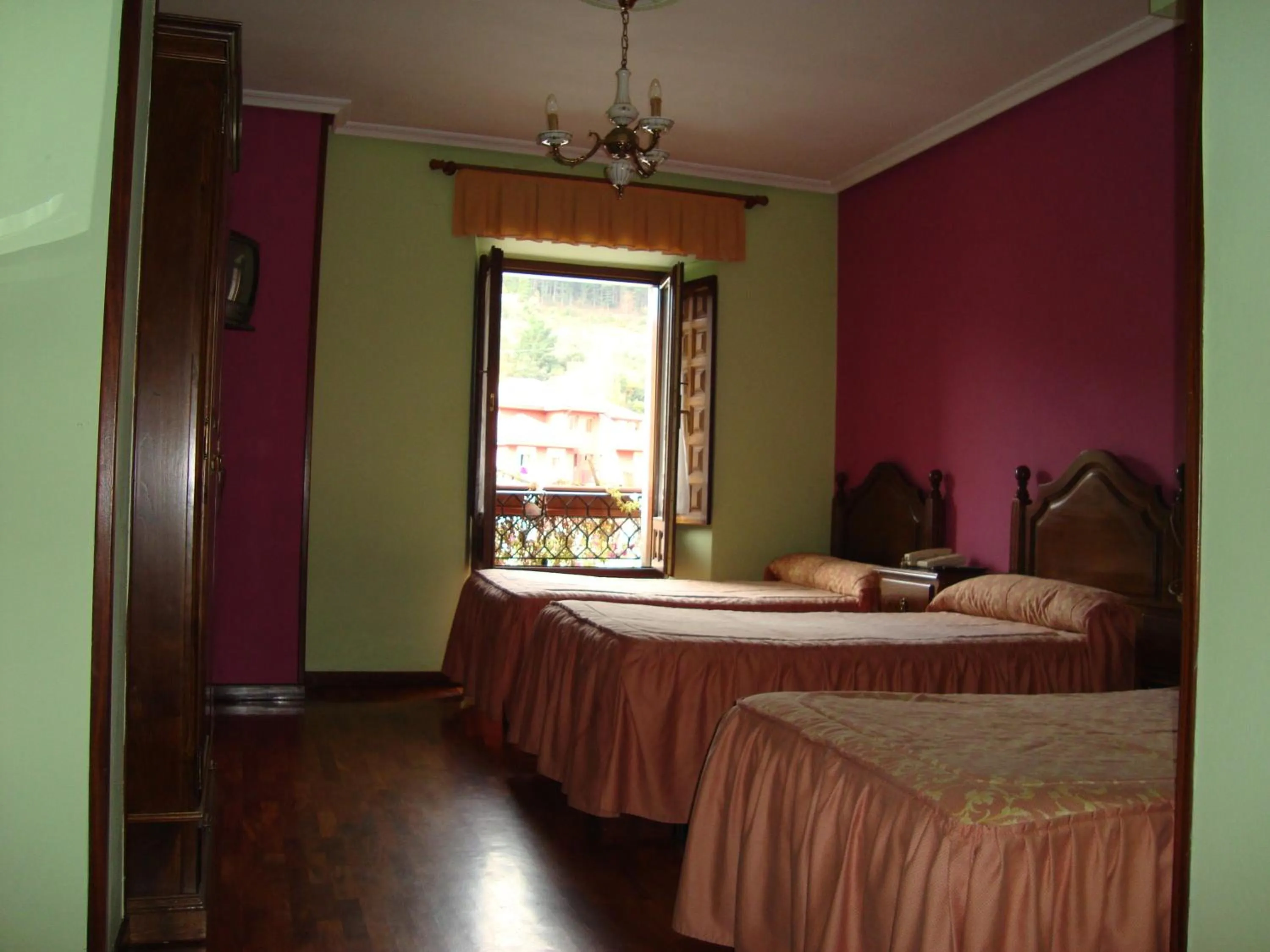 Day, Bed in Hosteria Peña Sagra