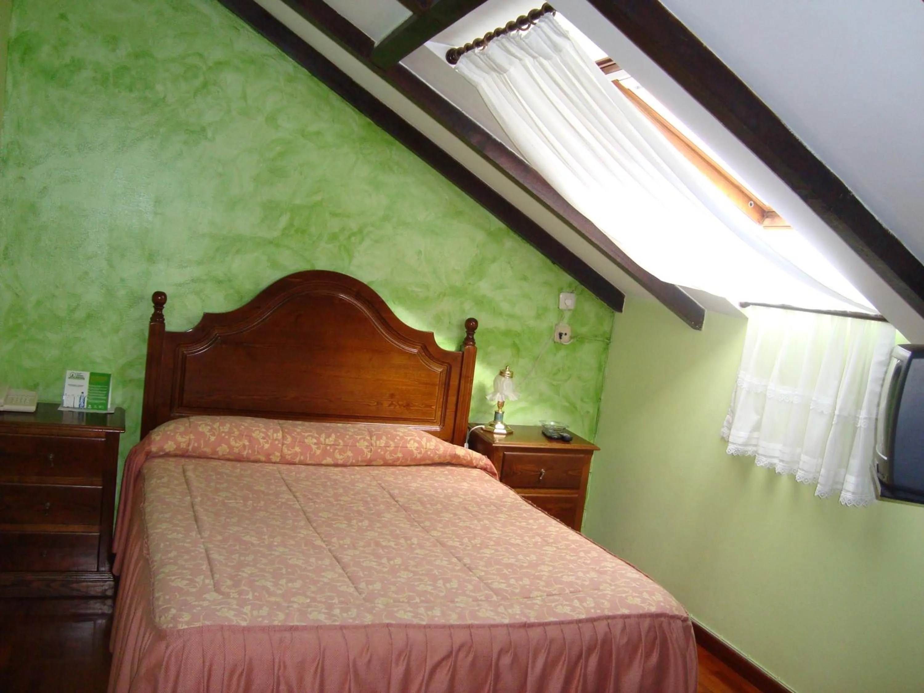 Photo of the whole room, Bed in Hosteria Peña Sagra
